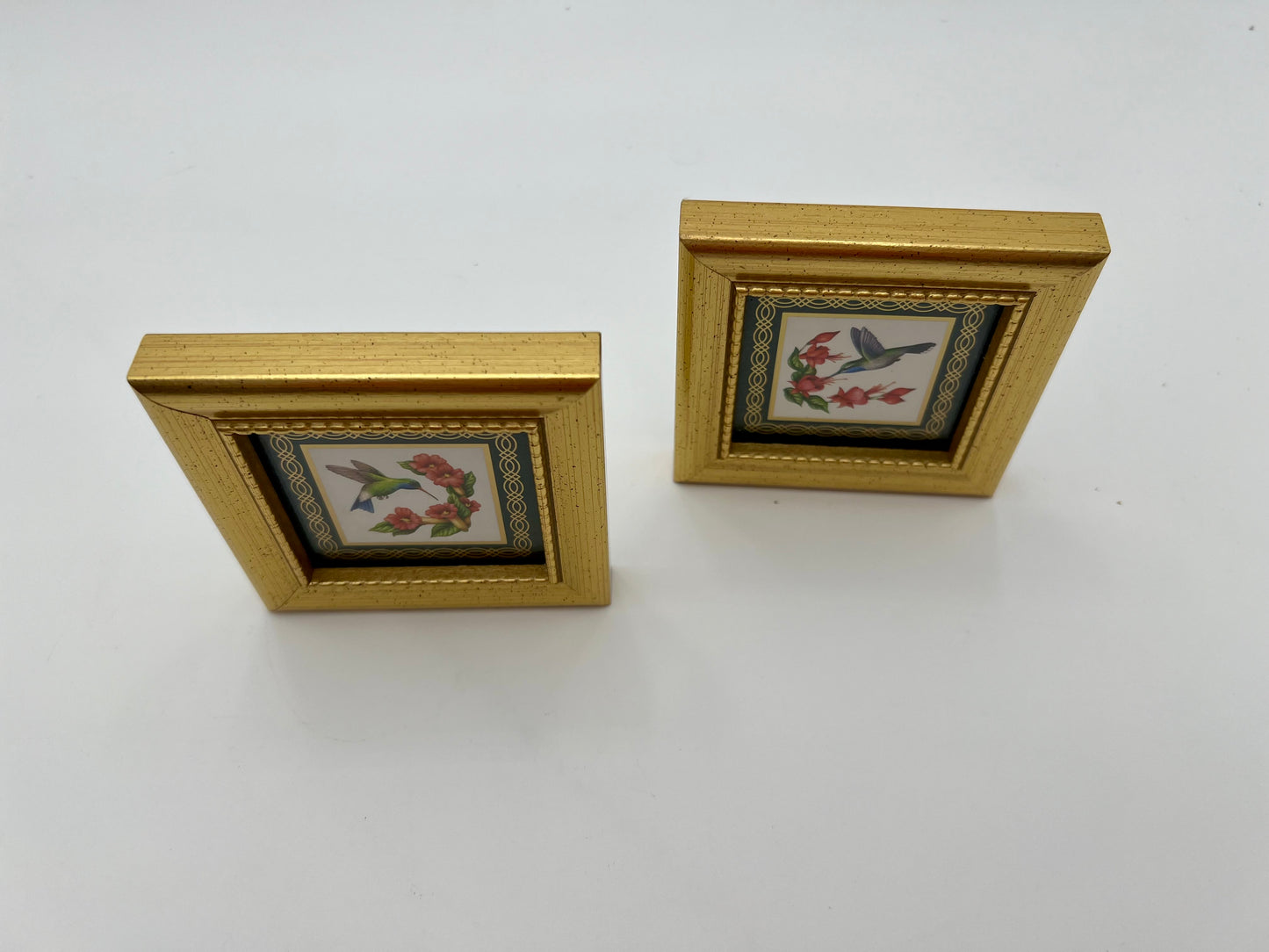 VINTAGE PAIR OF SMALL FRAMED HUMMINGBIRD PRINTS