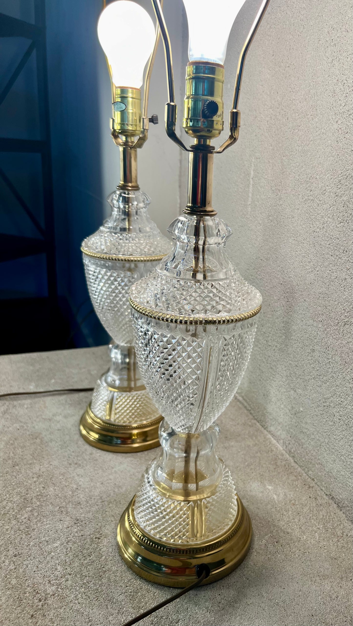 VINTAGE PAIR OF PINAPPLE CUT GLASS CRYSTAL AND BRASS TABLE LAMPS