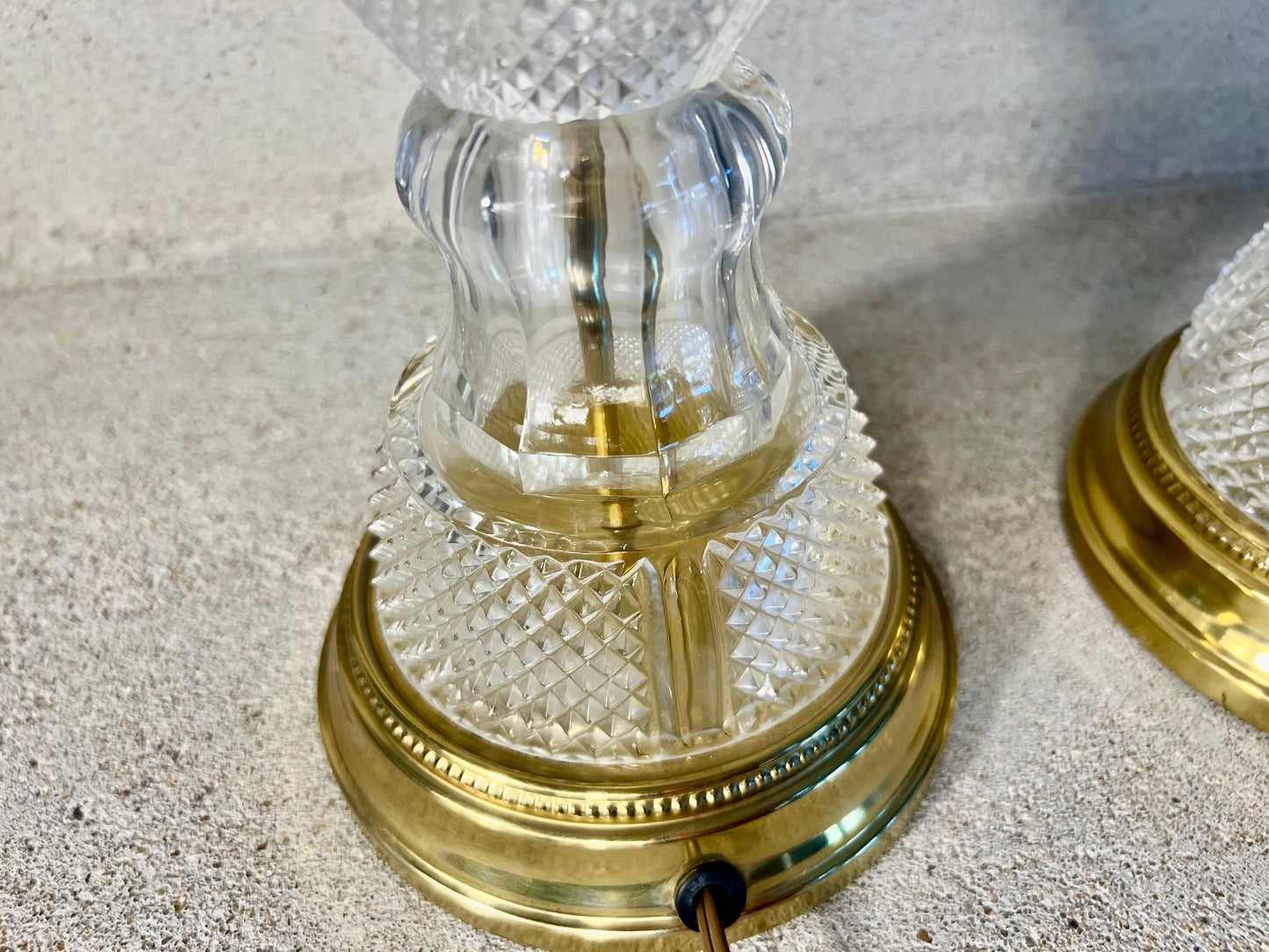 VINTAGE PAIR OF PINAPPLE CUT GLASS CRYSTAL AND BRASS TABLE LAMPS