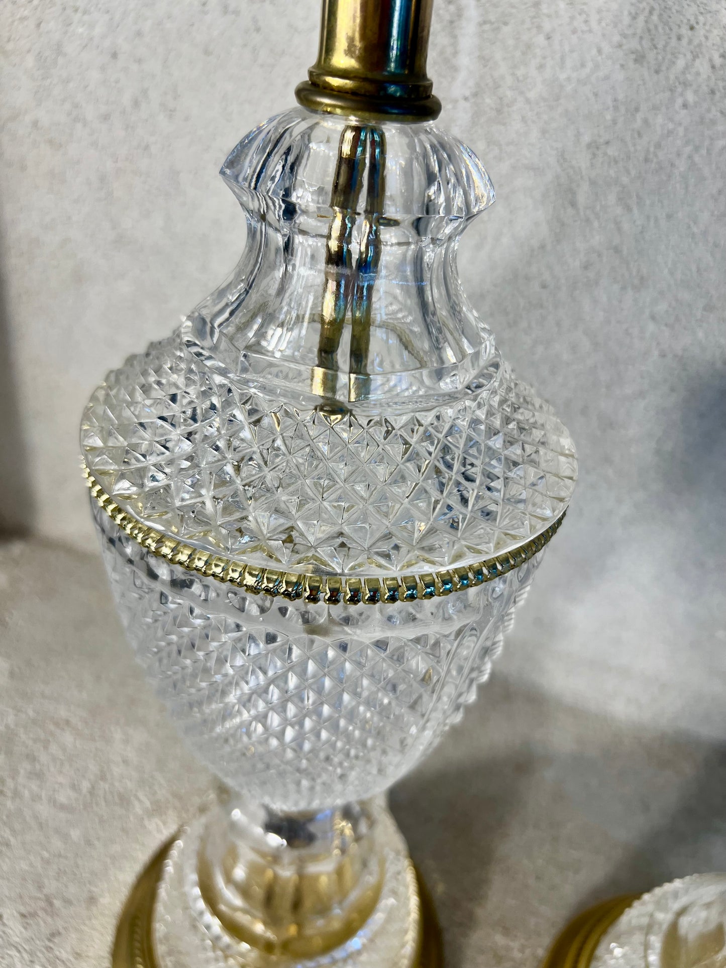 VINTAGE PAIR OF PINAPPLE CUT GLASS CRYSTAL AND BRASS TABLE LAMPS