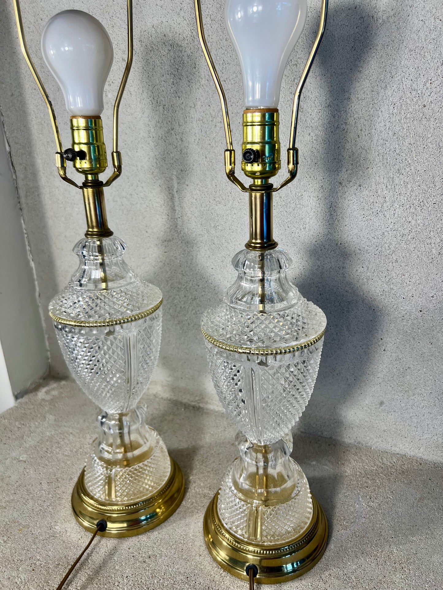 VINTAGE PAIR OF PINAPPLE CUT GLASS CRYSTAL AND BRASS TABLE LAMPS