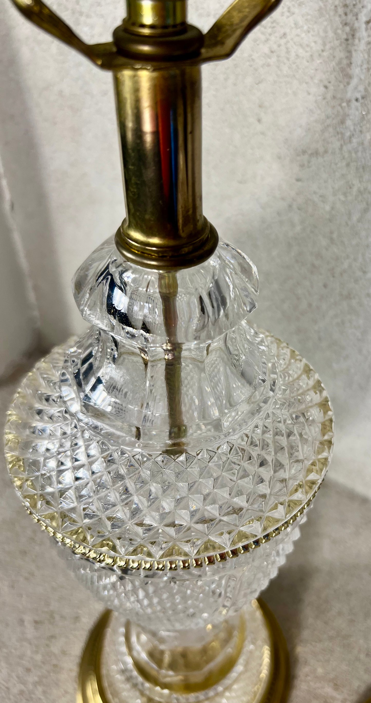 VINTAGE PAIR OF PINAPPLE CUT GLASS CRYSTAL AND BRASS TABLE LAMPS