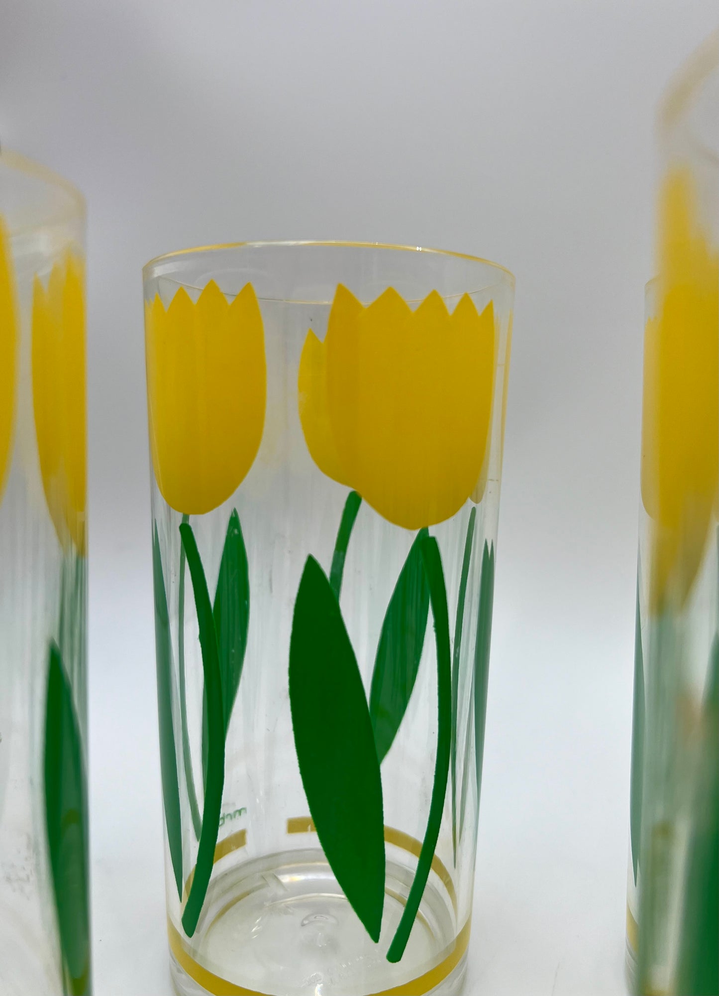 VINTAGE MID-CENTURY MODERN SET OF 6 ACRYLIC TULIP TUMBLERS