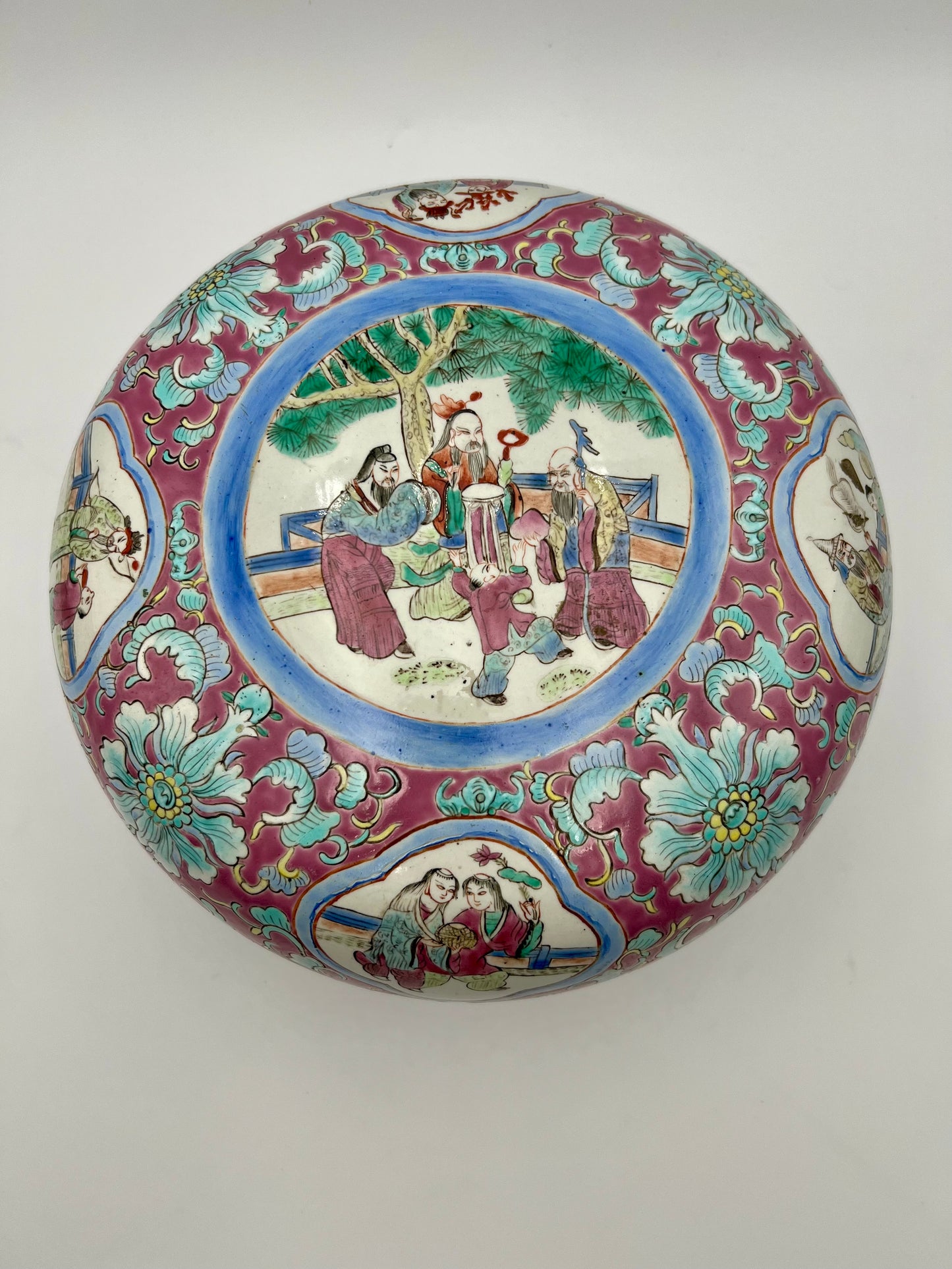 ANTIQUE LARGE CHINESE PORCELAIN  CIRCULAR BOX AND COVER