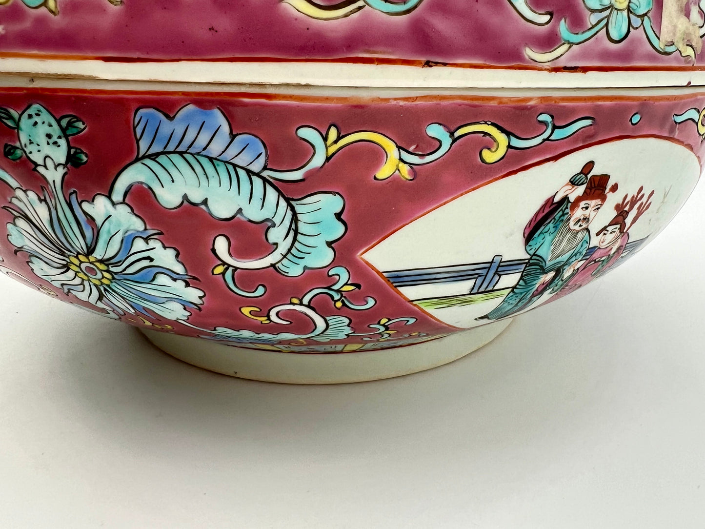 ANTIQUE LARGE CHINESE PORCELAIN  CIRCULAR BOX AND COVER