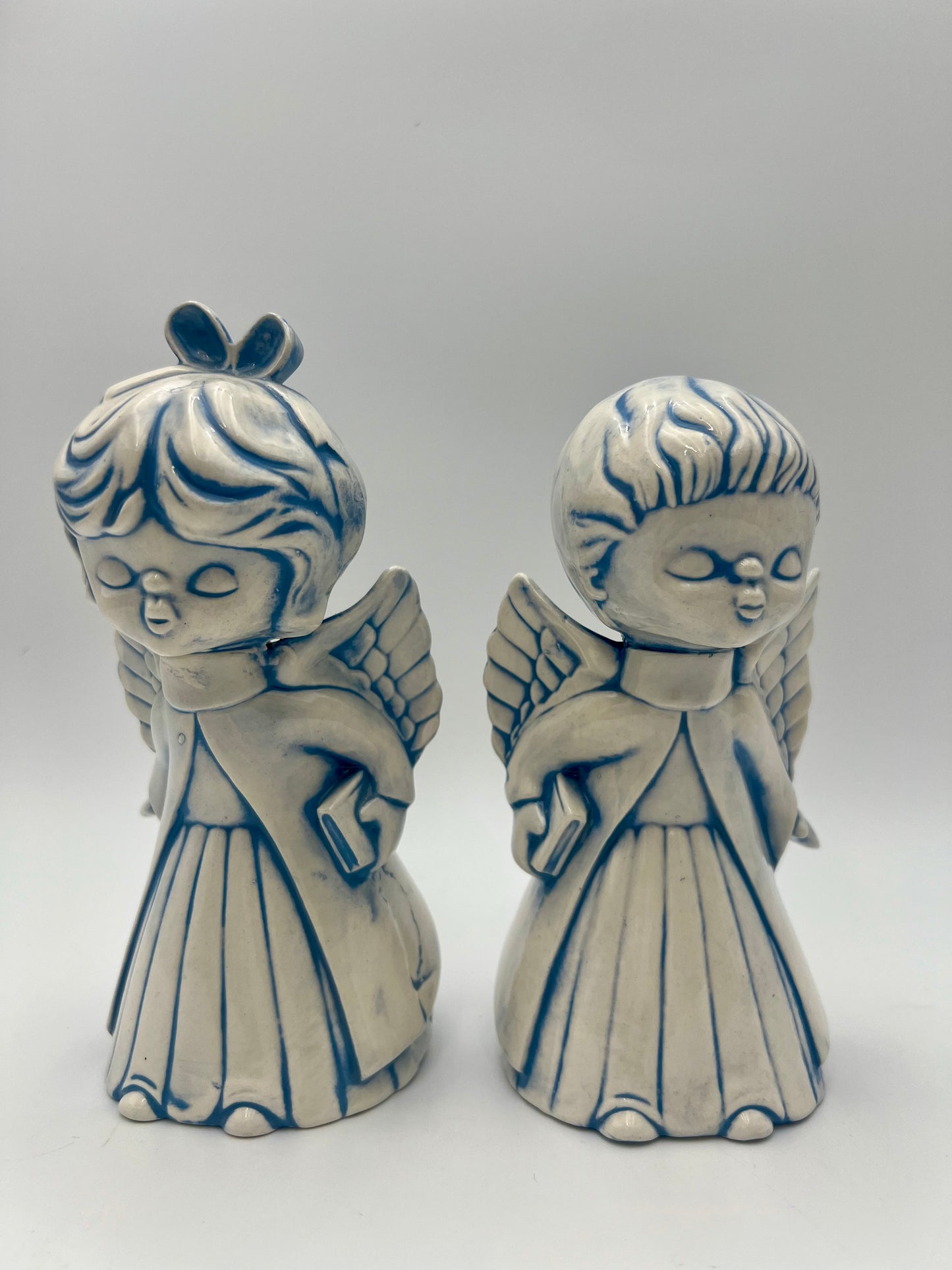 VINTAGE SIGNED CERAMIC KISSING ANGELS CIRCA 1983