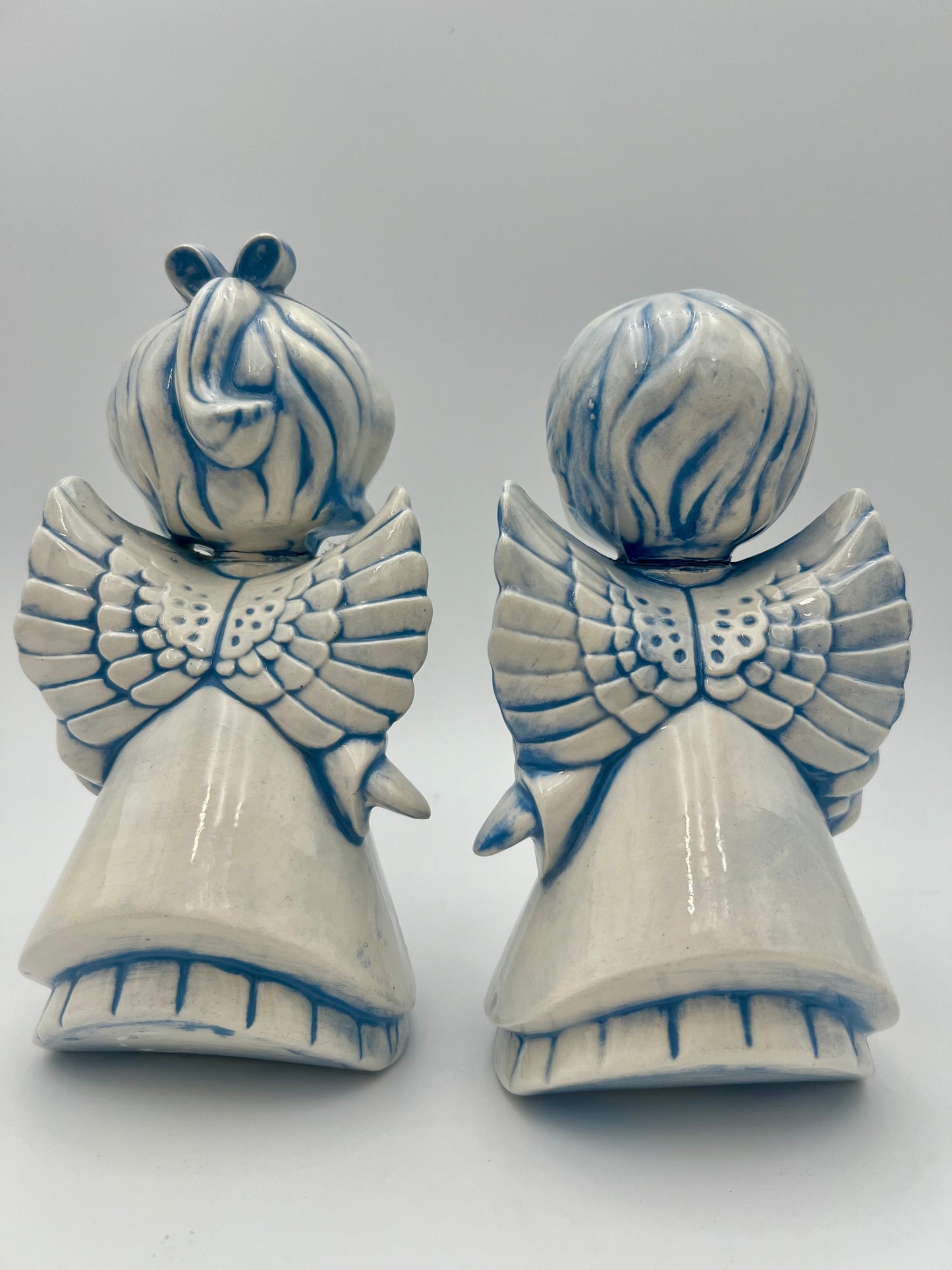 VINTAGE SIGNED CERAMIC KISSING ANGELS CIRCA 1983