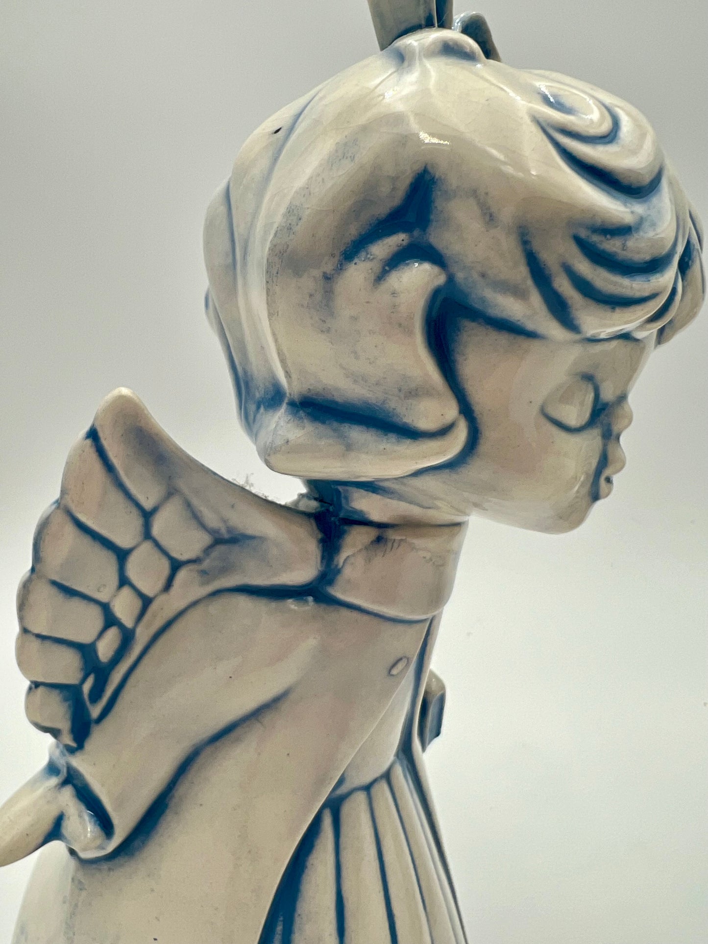 VINTAGE SIGNED CERAMIC KISSING ANGELS CIRCA 1983