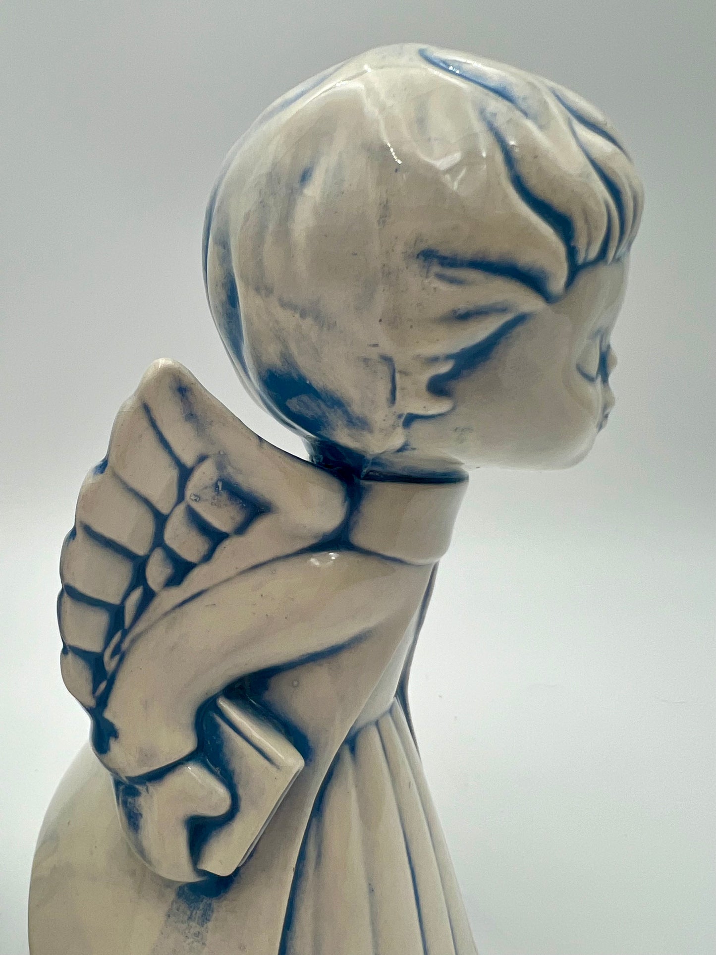 VINTAGE SIGNED CERAMIC KISSING ANGELS CIRCA 1983