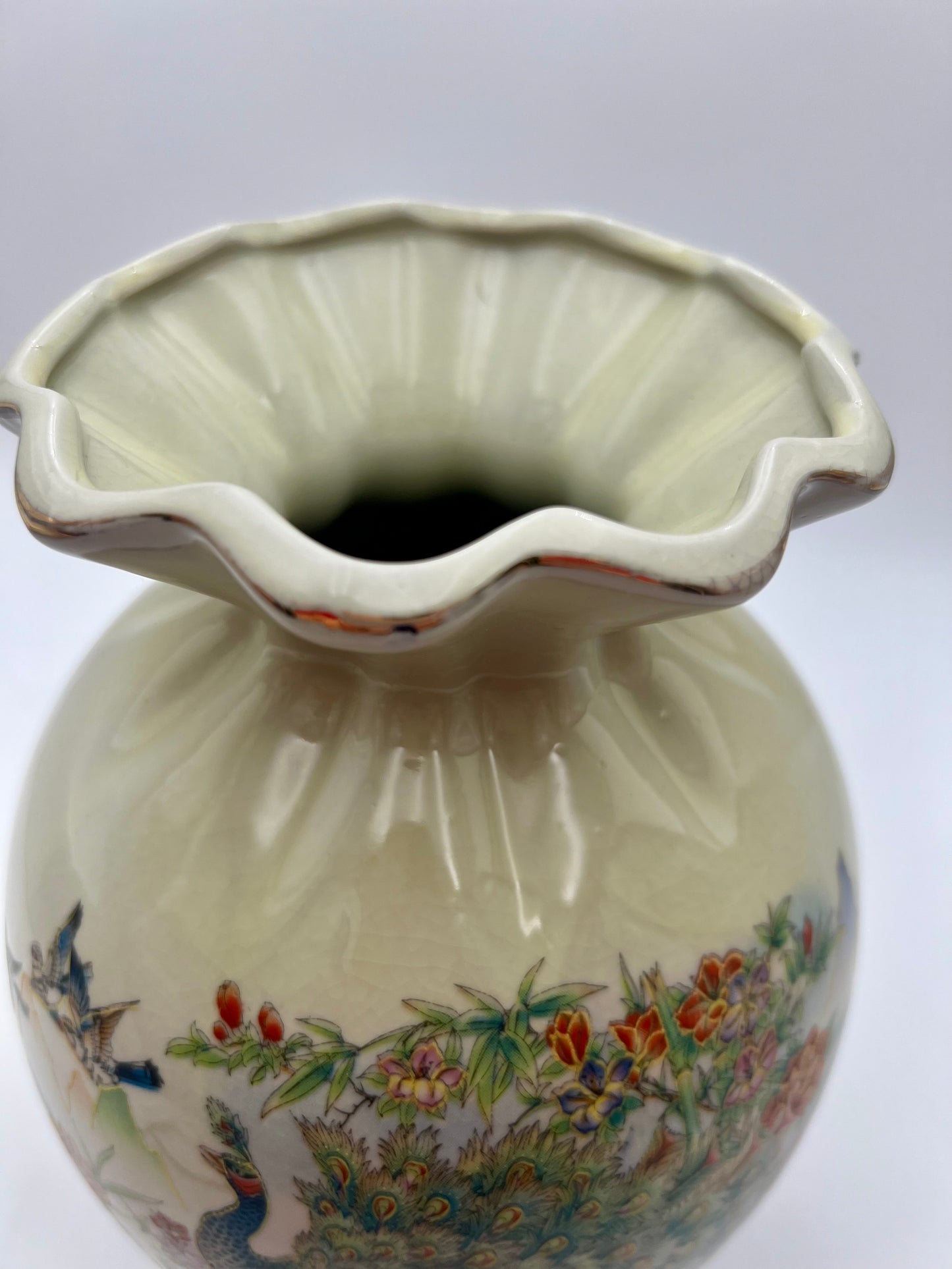 VINTAGE 1980s PEACOCK VASE