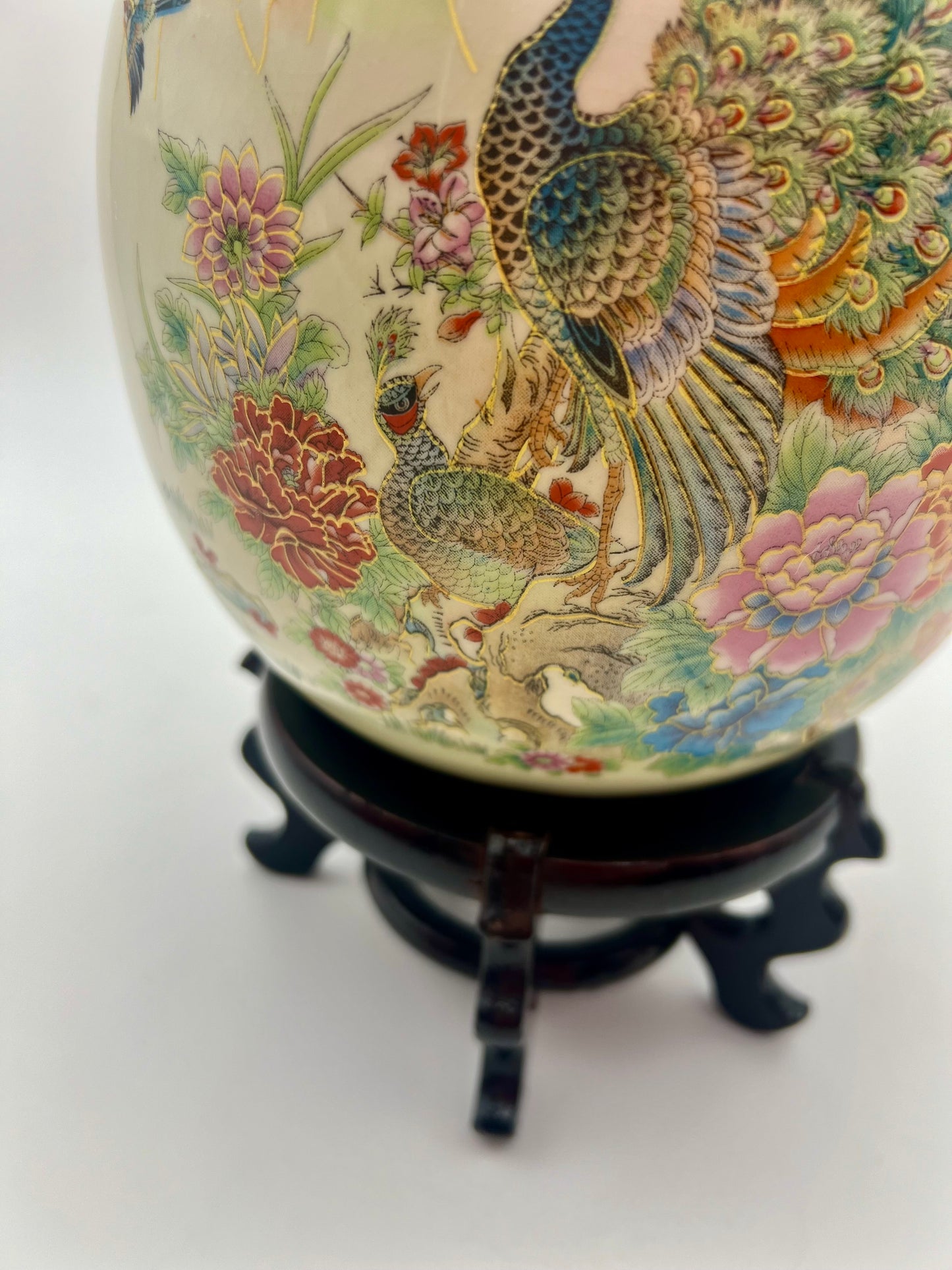 VINTAGE 1980s PEACOCK VASE