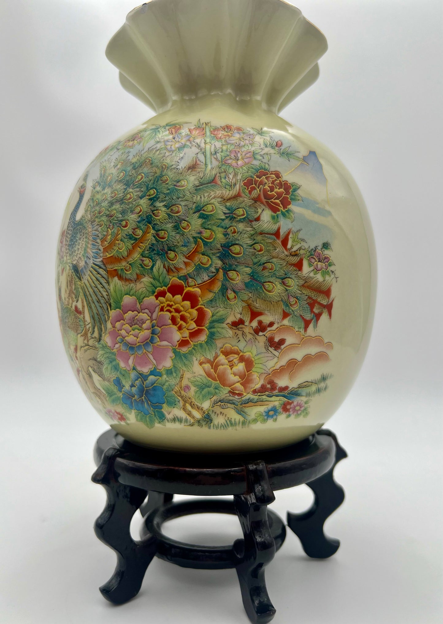 VINTAGE 1980s PEACOCK VASE