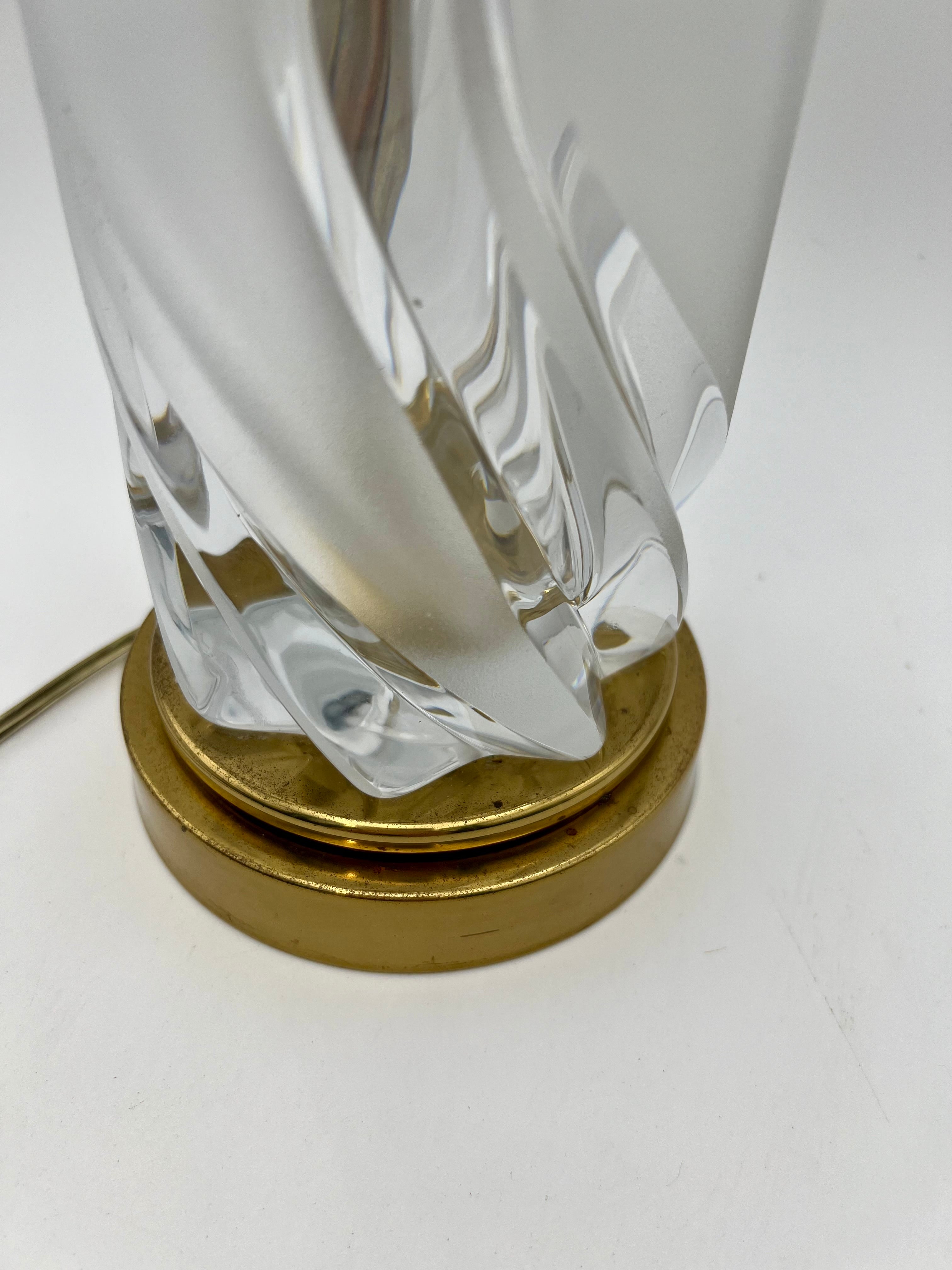 VINTAGE PEILL & PUTZLER HEAVY ART GLASS SWIRL LAMP WITH BRASS ACCENTS