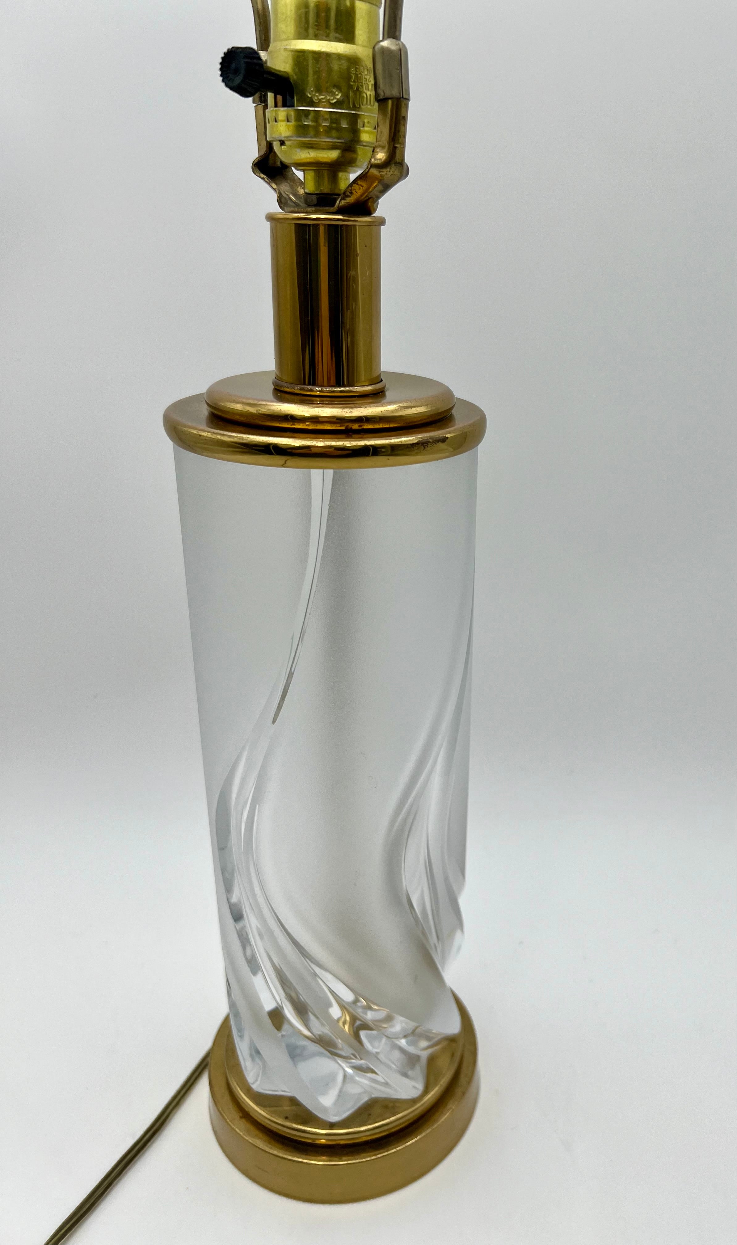 VINTAGE PEILL & PUTZLER HEAVY ART GLASS SWIRL LAMP WITH BRASS ACCENTS