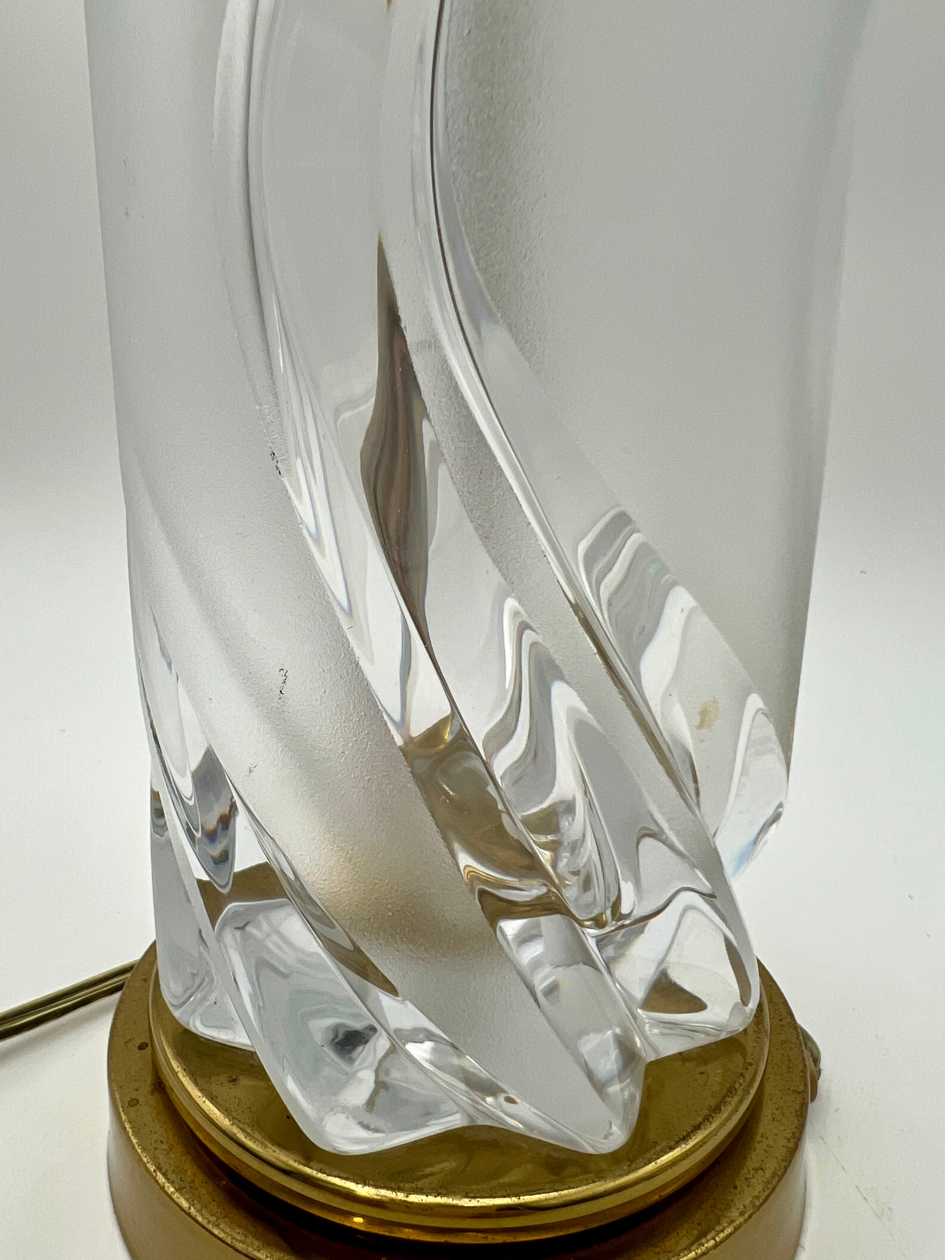 VINTAGE PEILL & PUTZLER HEAVY ART GLASS SWIRL LAMP WITH BRASS ACCENTS