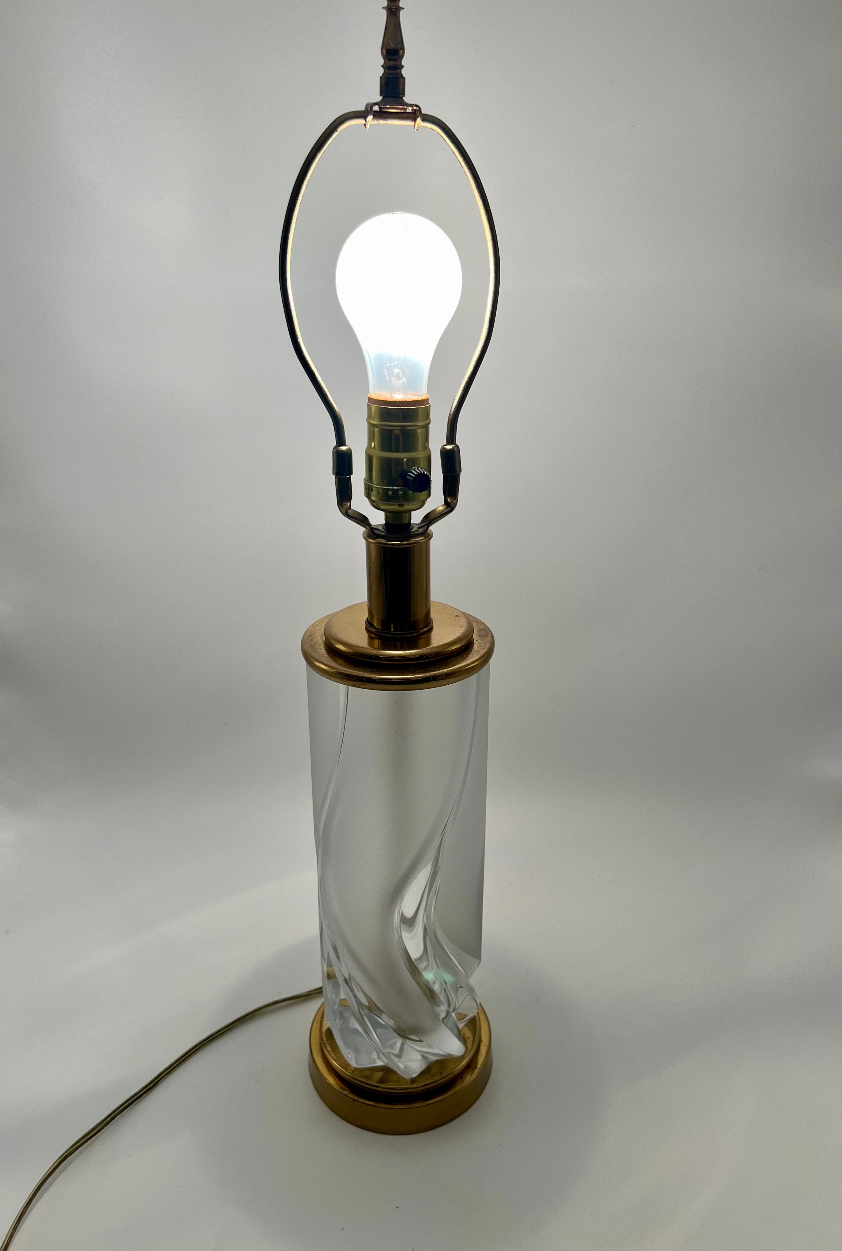 VINTAGE PEILL & PUTZLER HEAVY ART GLASS SWIRL LAMP WITH BRASS ACCENTS