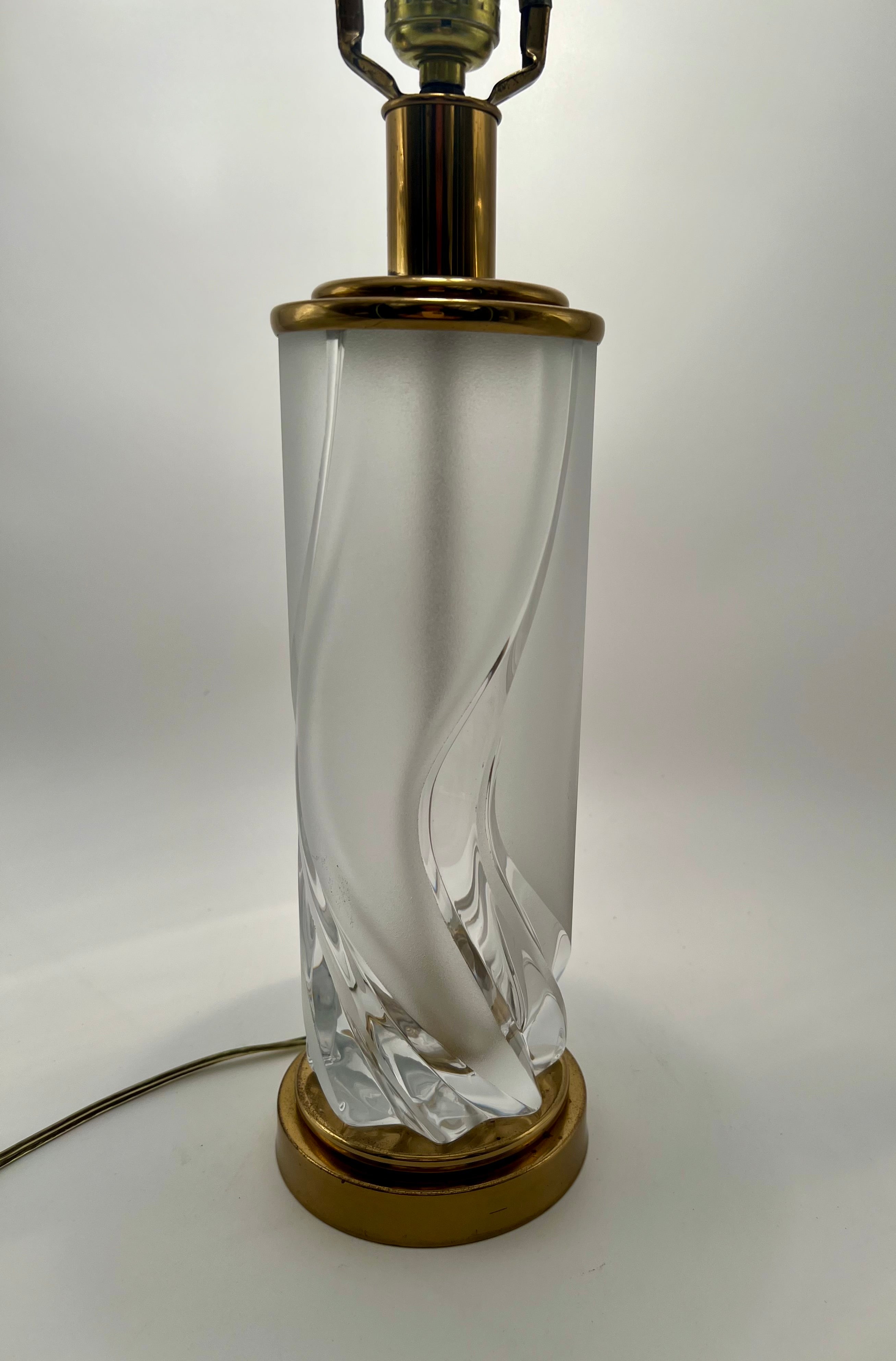 VINTAGE PEILL & PUTZLER HEAVY ART GLASS SWIRL LAMP WITH BRASS ACCENTS