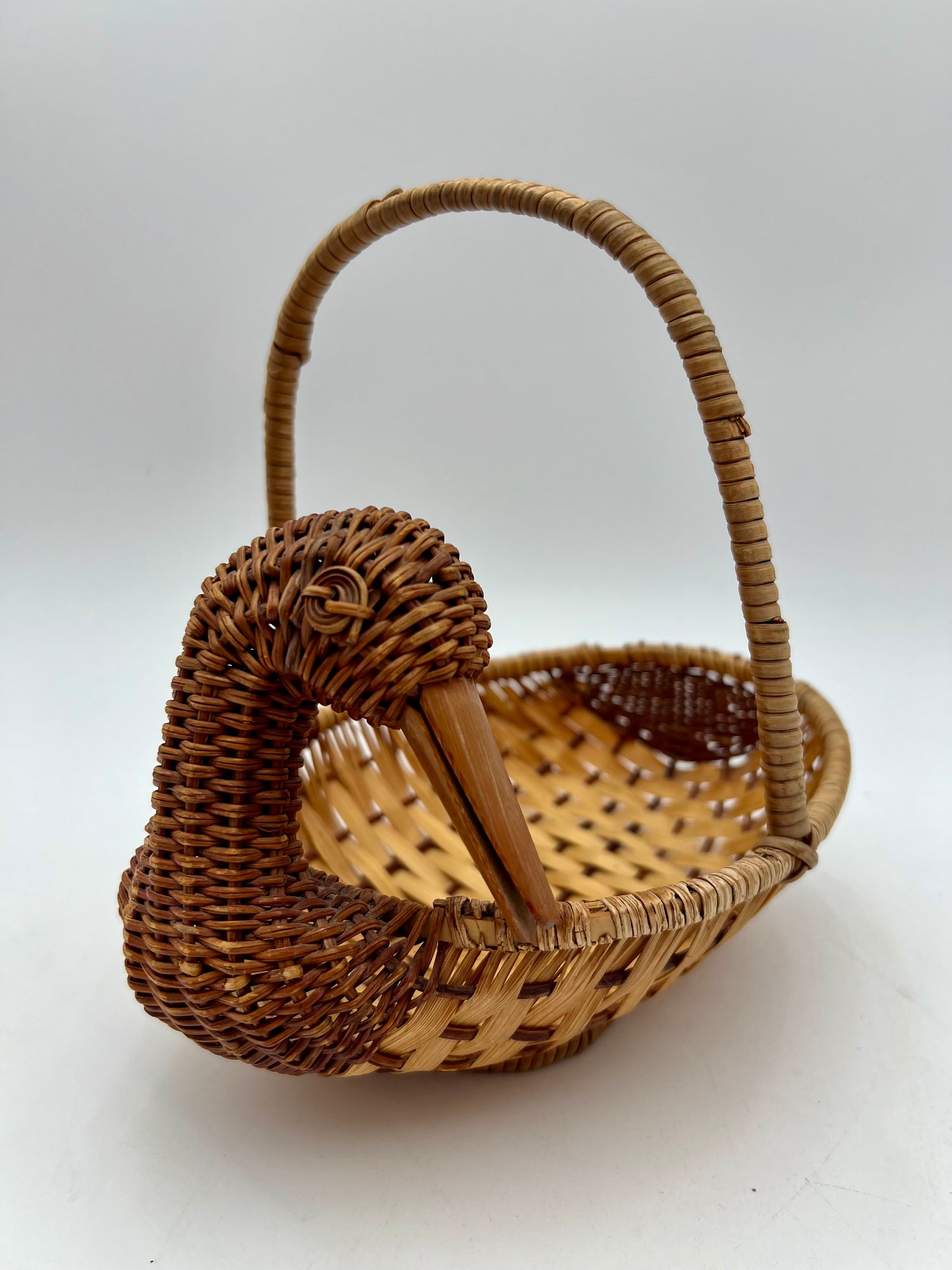 VINTAGE BOHO WICKER DUCK BASKET