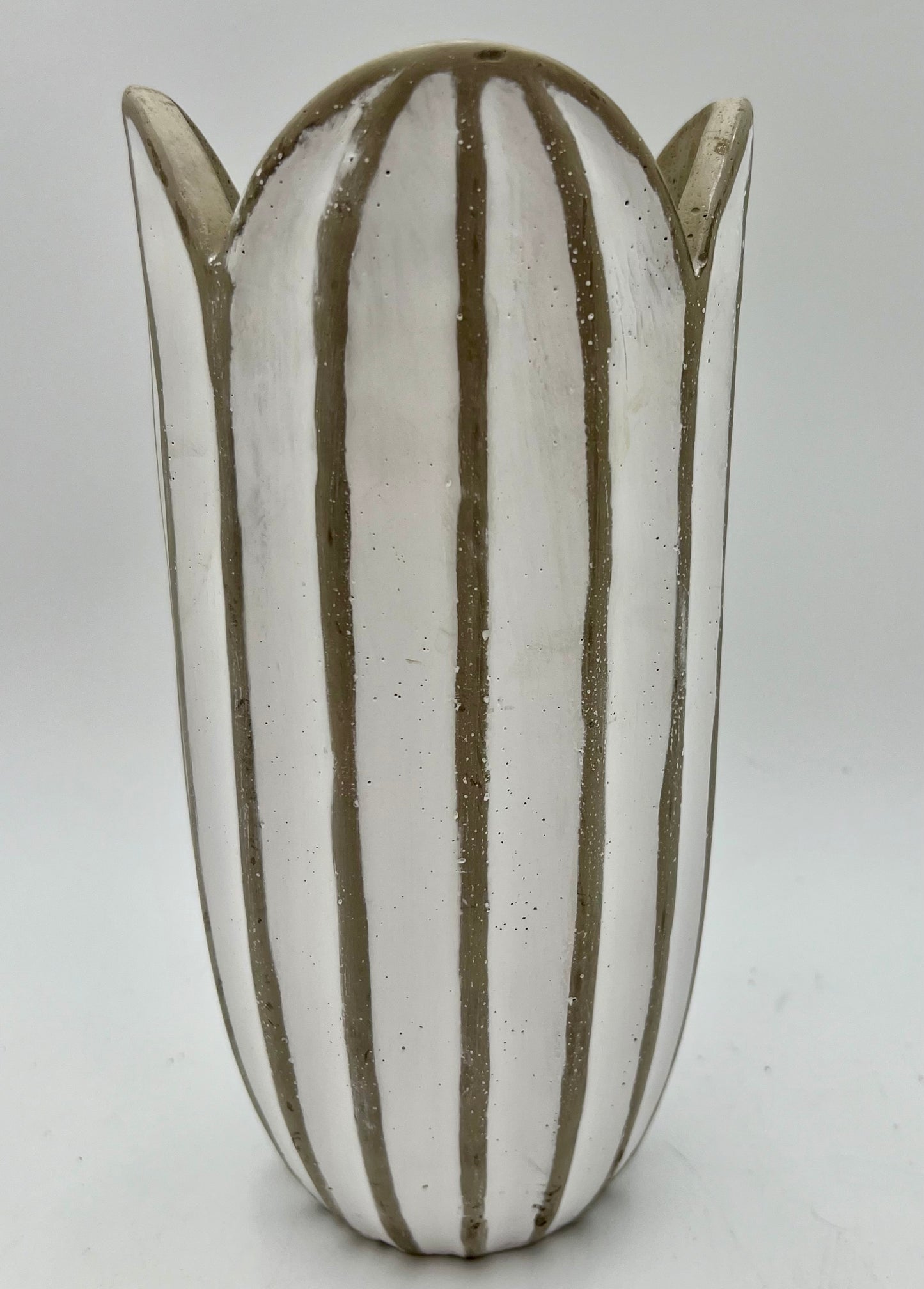 VINTAGE BOHO WHITE AND BEIGE TULIP VASE