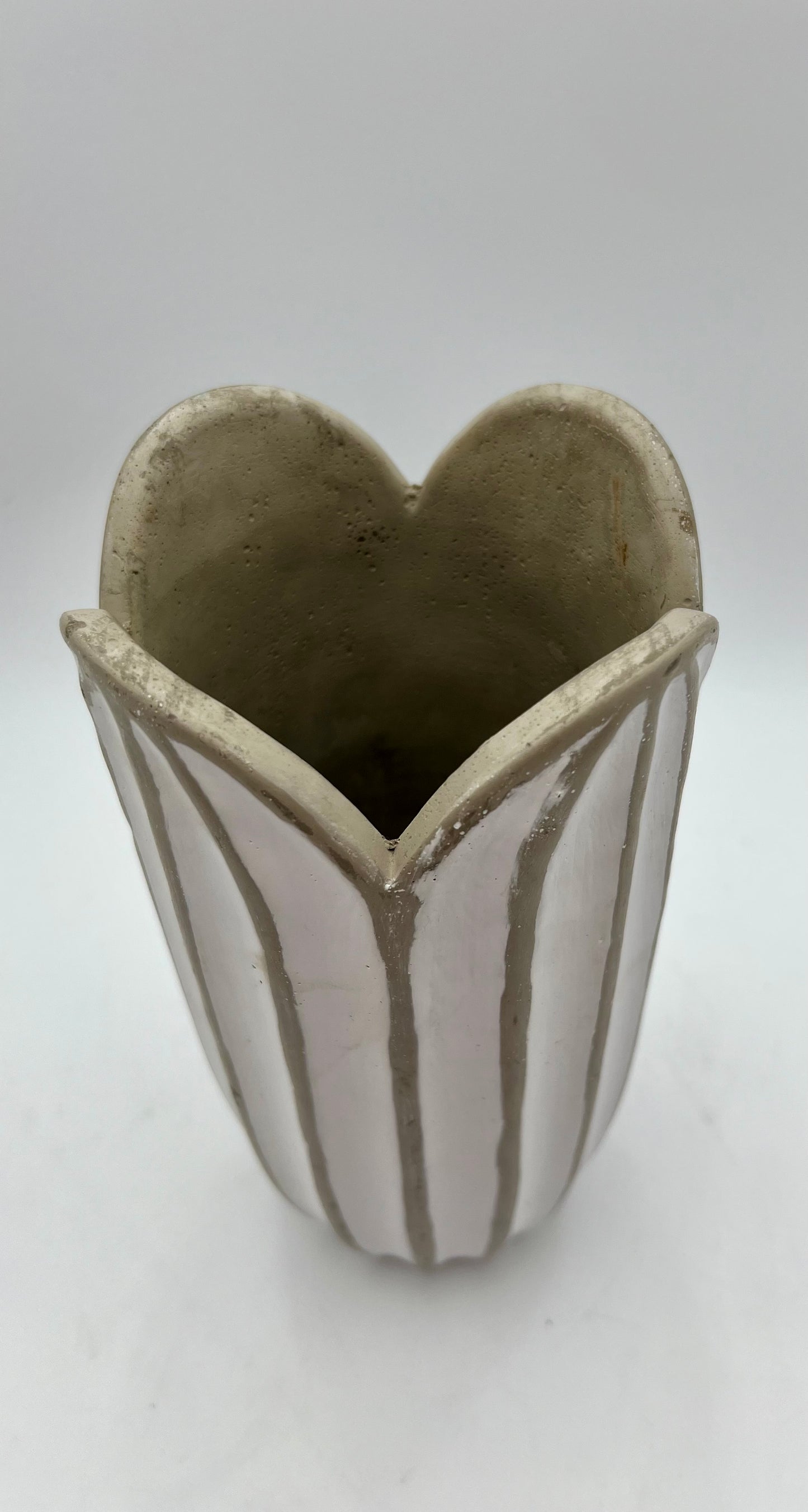 VINTAGE BOHO WHITE AND BEIGE TULIP VASE