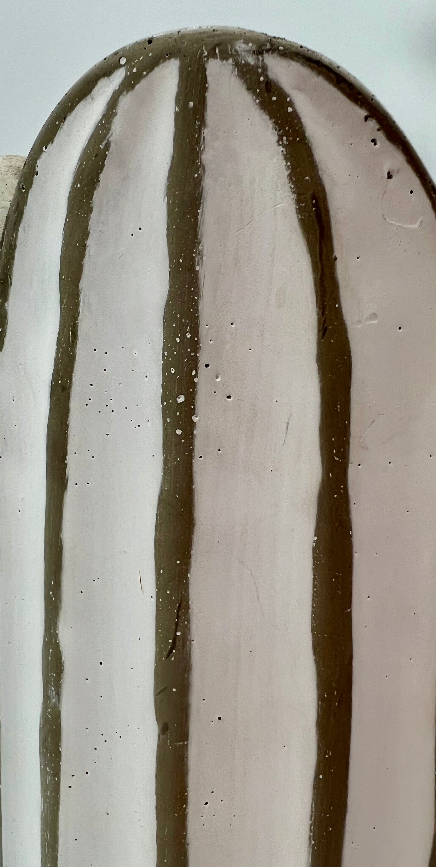 VINTAGE BOHO WHITE AND BEIGE TULIP VASE