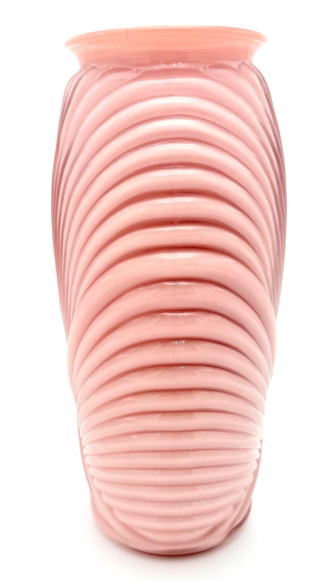 VINTAGE MID-CENTURY BLUSH PINK SATIN ART GLASS SCULPTURAL VASE