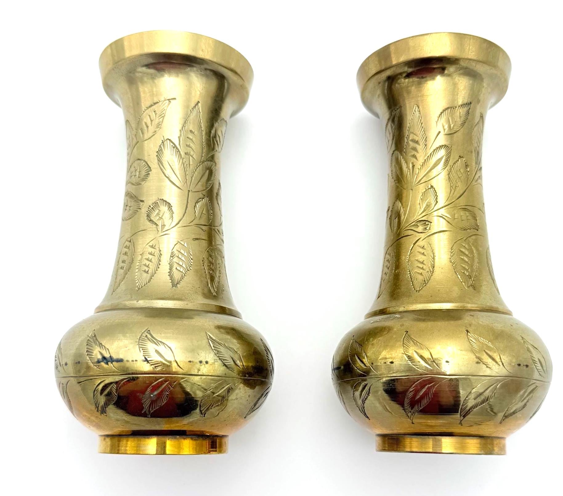 VINTAGE SARNA BRASS INDIA ENGRAVED BRASS BUD VASE PAIR CIRCA 1970S