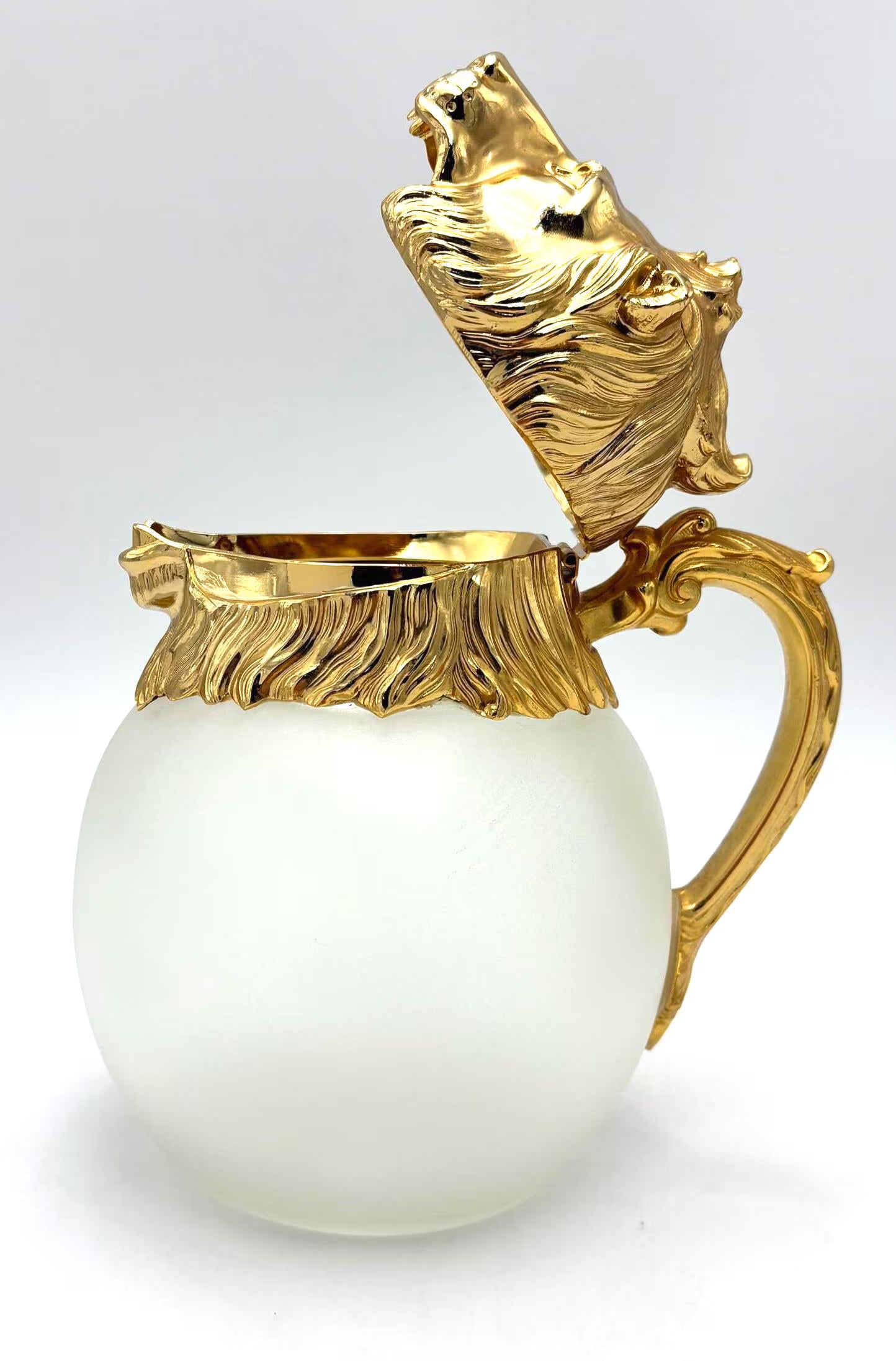 VINTAGE CAROLE STUPELL STYLE LION HEAD PITCHER – WHITE GOLD HOLLYWOOD REGENCY SCULPTURAL BARWARE