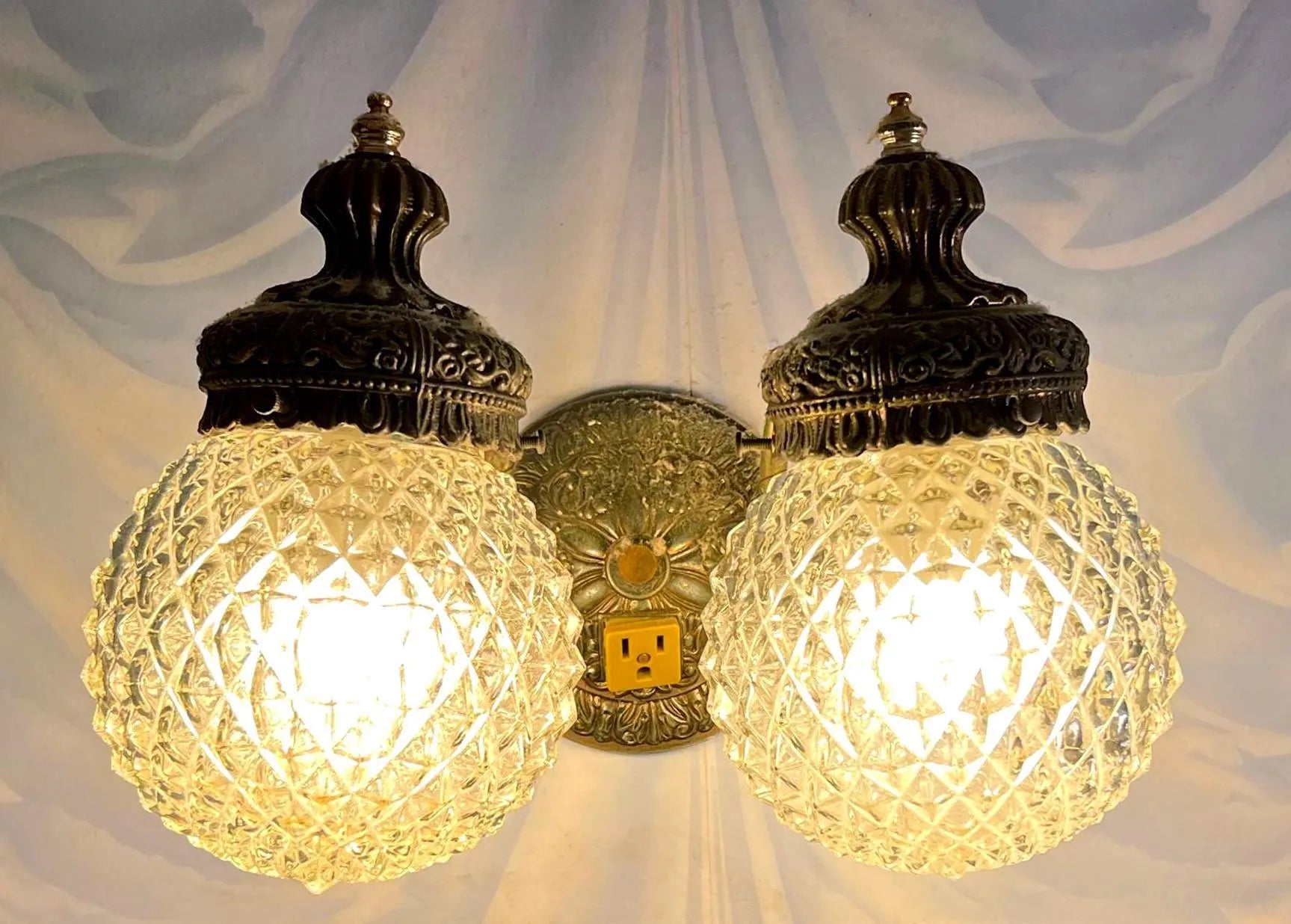 VINTAGE L.D. KICHLER ARCHITECTURAL DOUBLE VANITY WALL SCONCE WITH DIAMOND POINT GLASS GLOBES