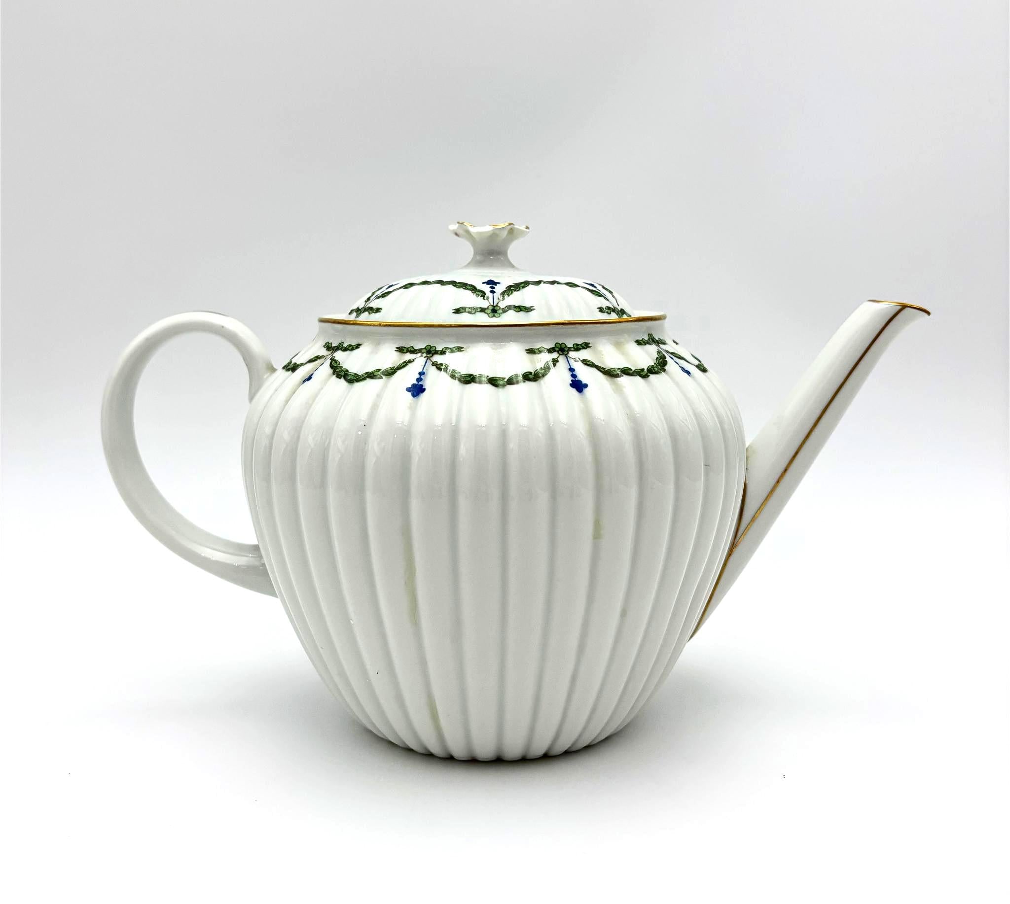 VINTAGE LANTERNE AND CO. LIMOGES LIVERDY PORCELAIN TEAPOT – FRENCH RIBBED GARLAND TEA POT WITH GOLD TRIM