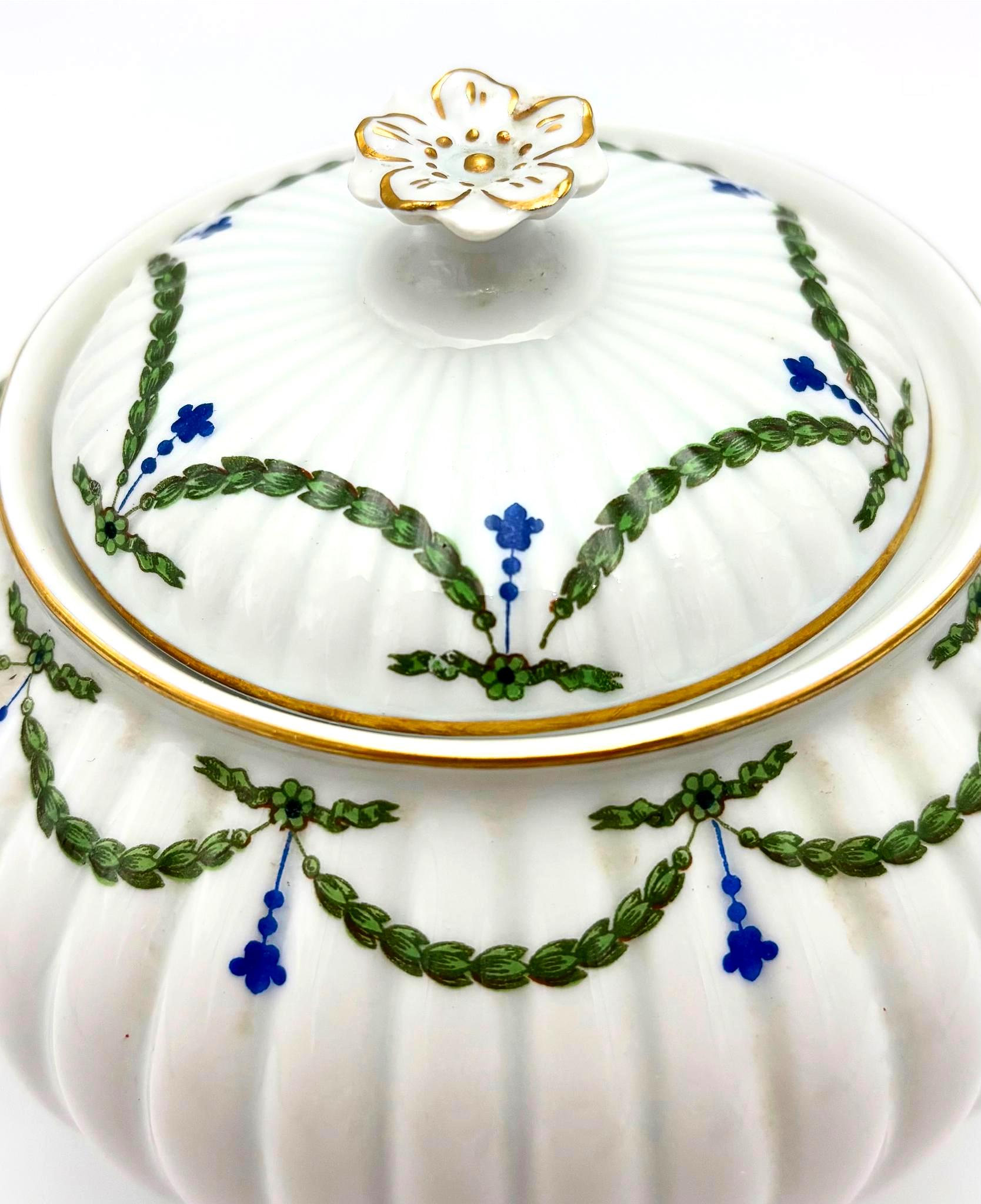 VINTAGE LANTERNE AND CO. LIMOGES LIVERDY PORCELAIN TEAPOT – FRENCH RIBBED GARLAND TEA POT WITH GOLD TRIM