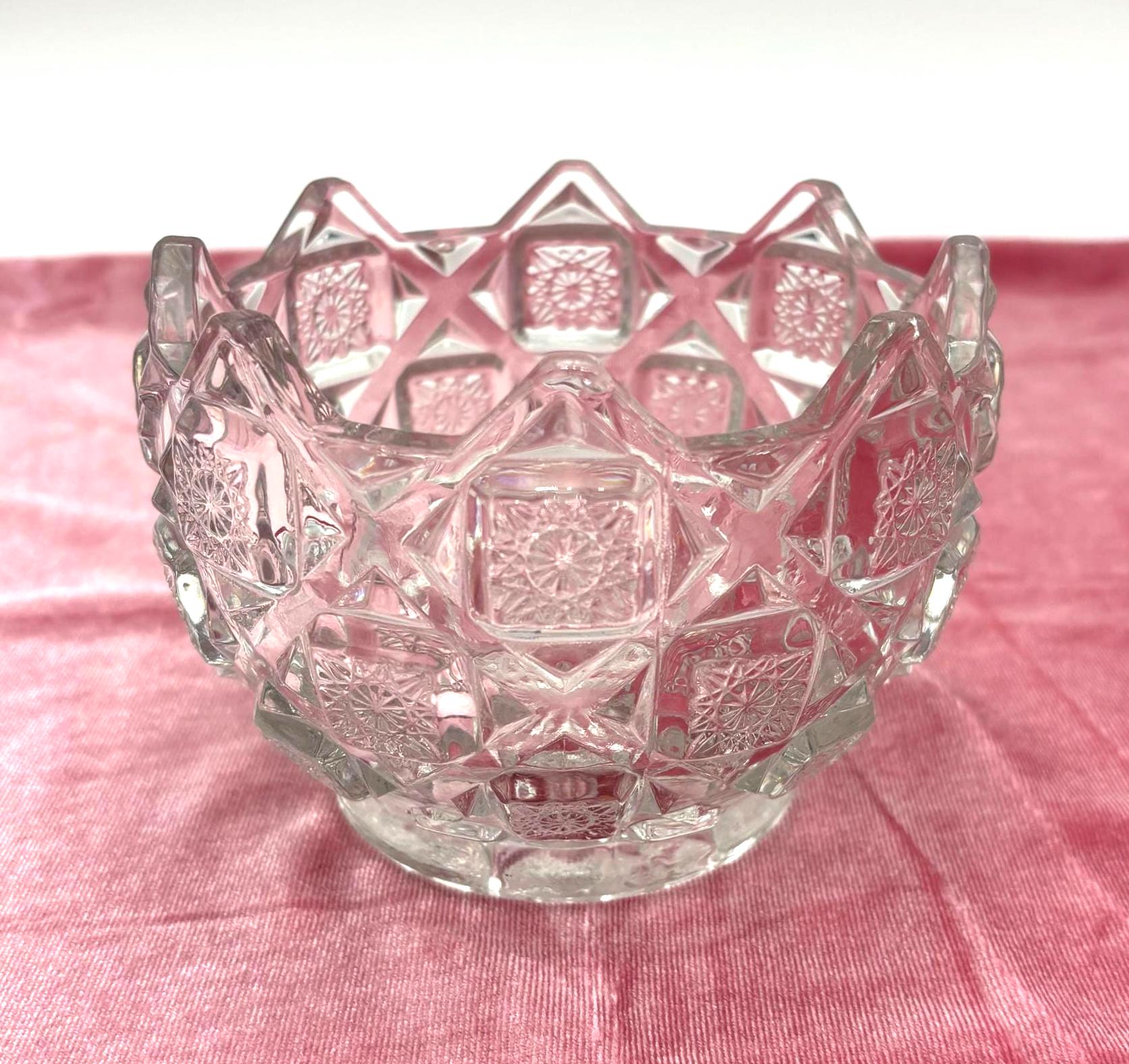 VINTAGE PRESSED GLASS PEDESTAL BOWL – GEOMETRIC STARBURST CANDY DISH HOLLYWOOD REGENCY VANITY BOWL