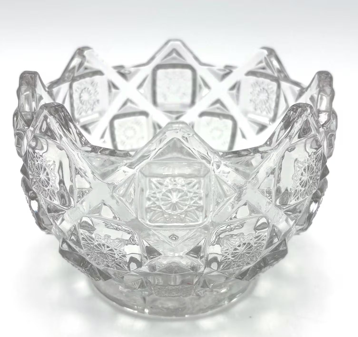VINTAGE PRESSED GLASS PEDESTAL BOWL – GEOMETRIC STARBURST CANDY DISH HOLLYWOOD REGENCY VANITY BOWL