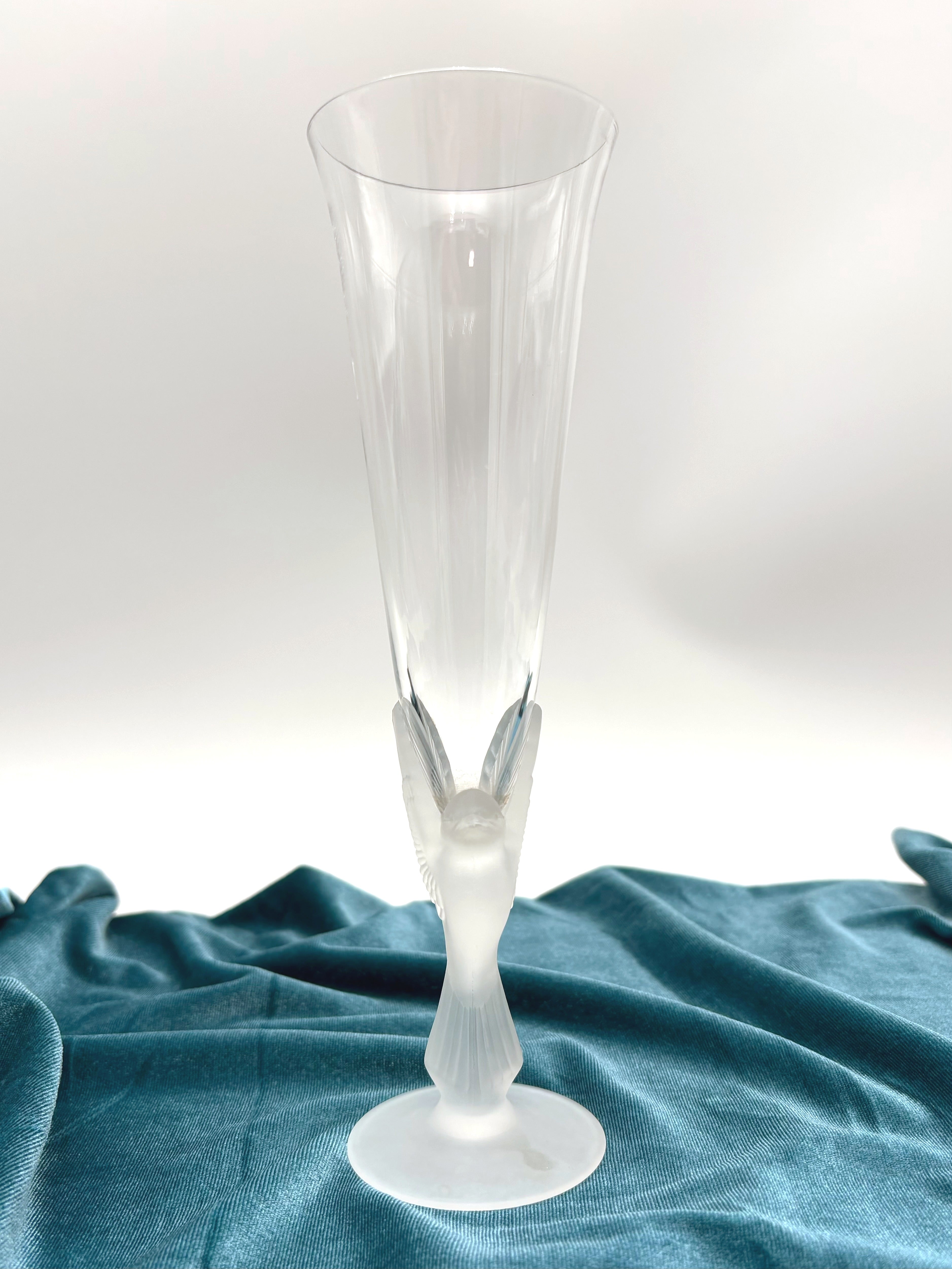 VINTAGE SASAKI WINGS CRYSTAL CHAMPAGNE FLUTE WITH FROSTED DOVE STEM