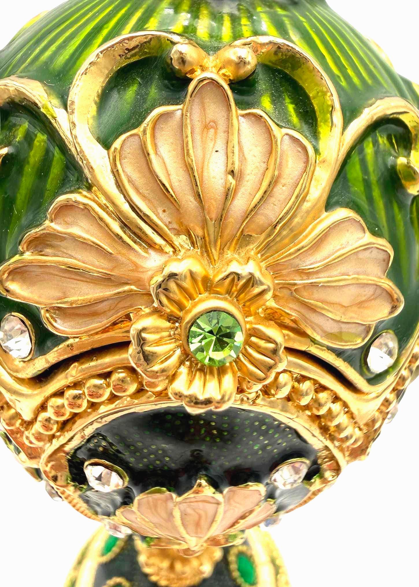 FABERGÉ STYLE EMERALD GREEN JEWELED EGG TRINKET BOX WITH GOLD SCROLLWORK AND PEDESTAL BASE – 7 INCH DECORATIVE JEWELRY BOX