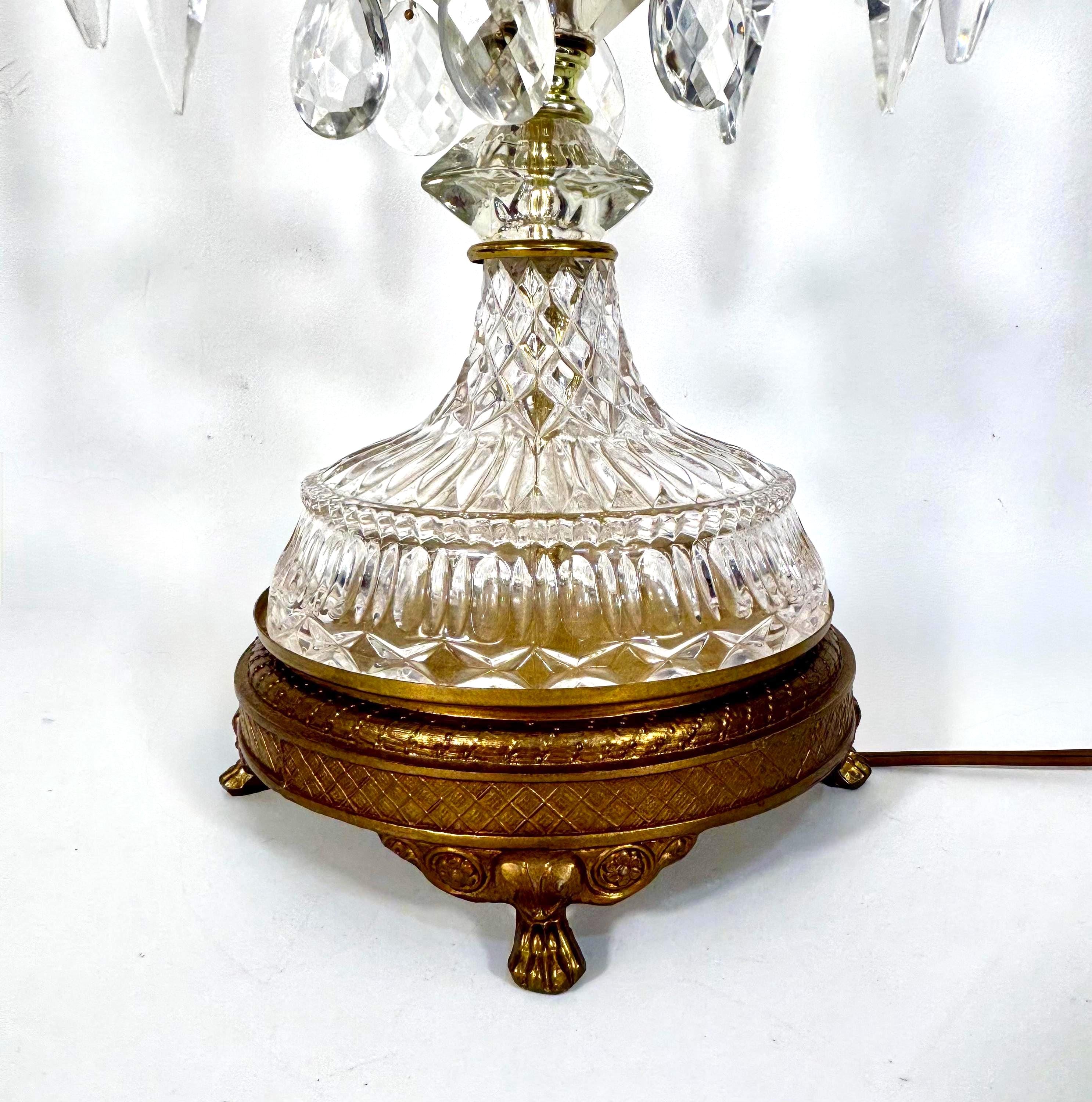 VINTAGE HOLLYWOOD REGENCY CRYSTAL PRISM TABLE LAMP CIRCA 1960S–1970S GILT METAL BOUDOIR LAMP 40 INCH PALM BEACH REGENCY LIGHTING