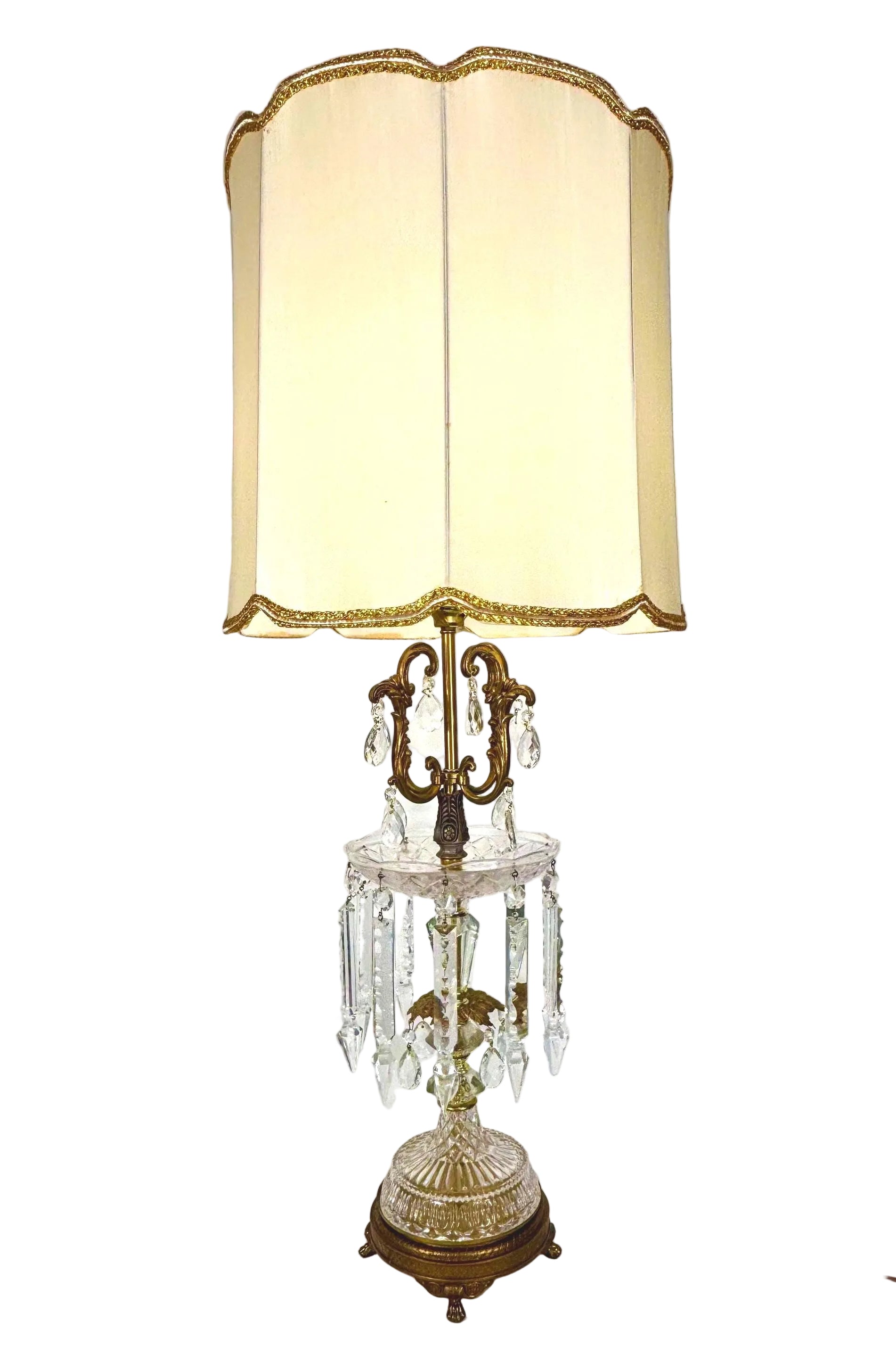 VINTAGE HOLLYWOOD REGENCY CRYSTAL PRISM TABLE LAMP CIRCA 1960S–1970S GILT METAL BOUDOIR LAMP 40 INCH PALM BEACH REGENCY LIGHTING