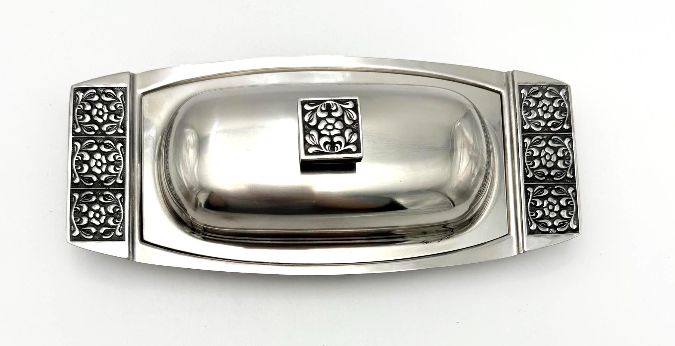 VINTAGE STANLEY ROBERTS BURGUNTINE-VELVET STAINLESS STEEL ENTERTAINING COLLECTION WITH ORIGINAL BOXES