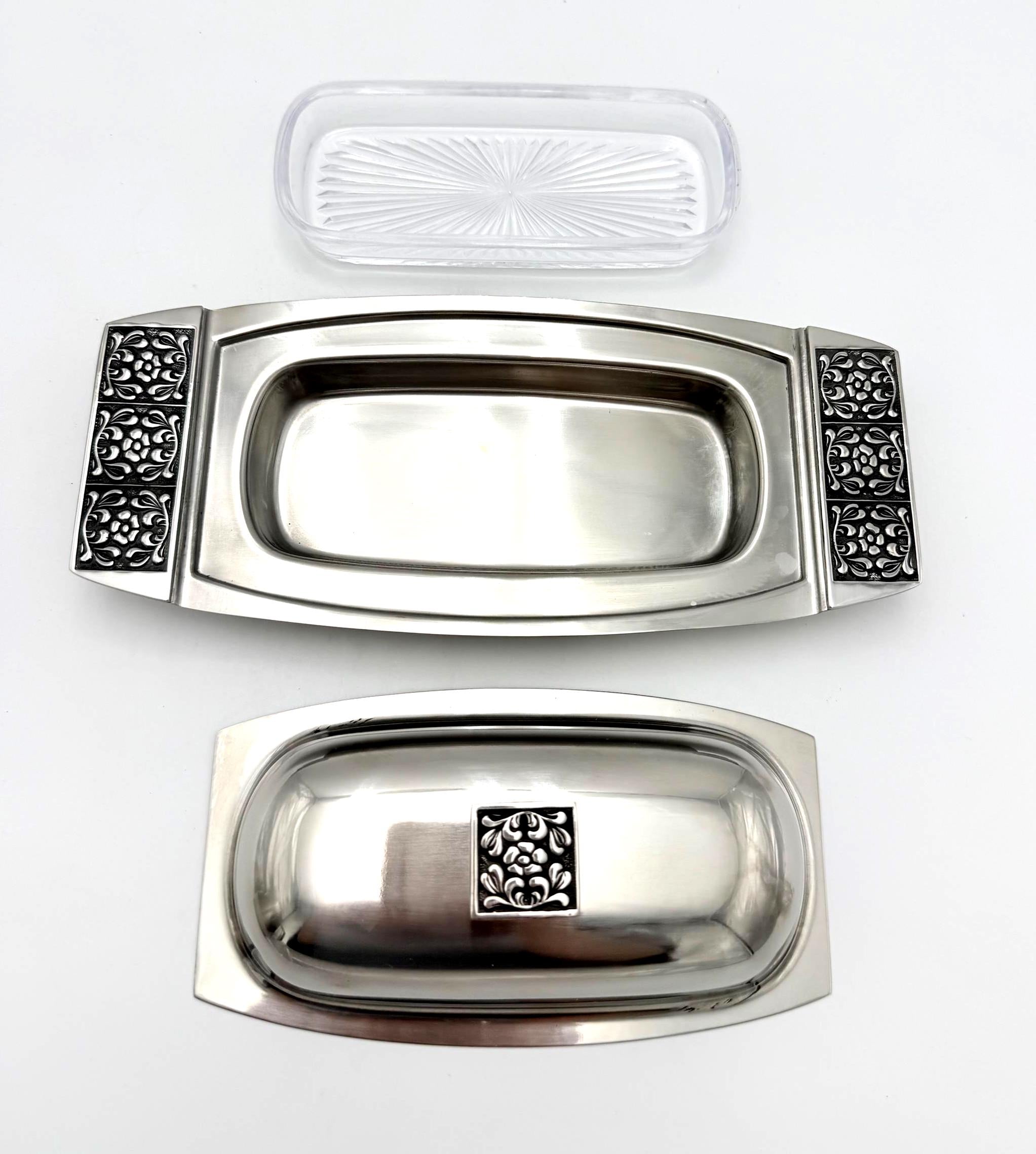 VINTAGE STANLEY ROBERTS BURGUNTINE-VELVET STAINLESS STEEL ENTERTAINING COLLECTION WITH ORIGINAL BOXES
