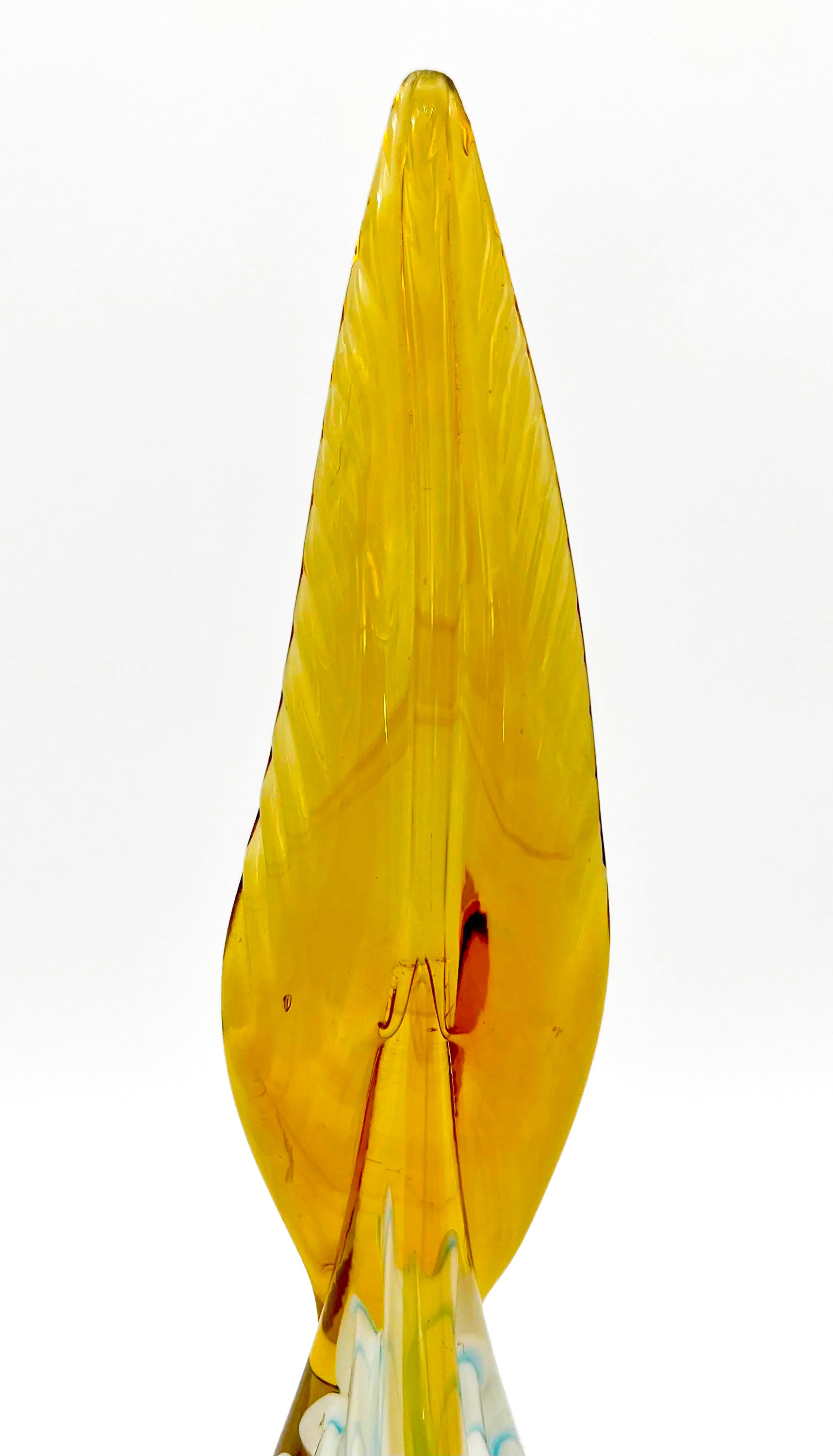 Small decorative vintage figurine of a bird made from delicately hand-blown clear glass.