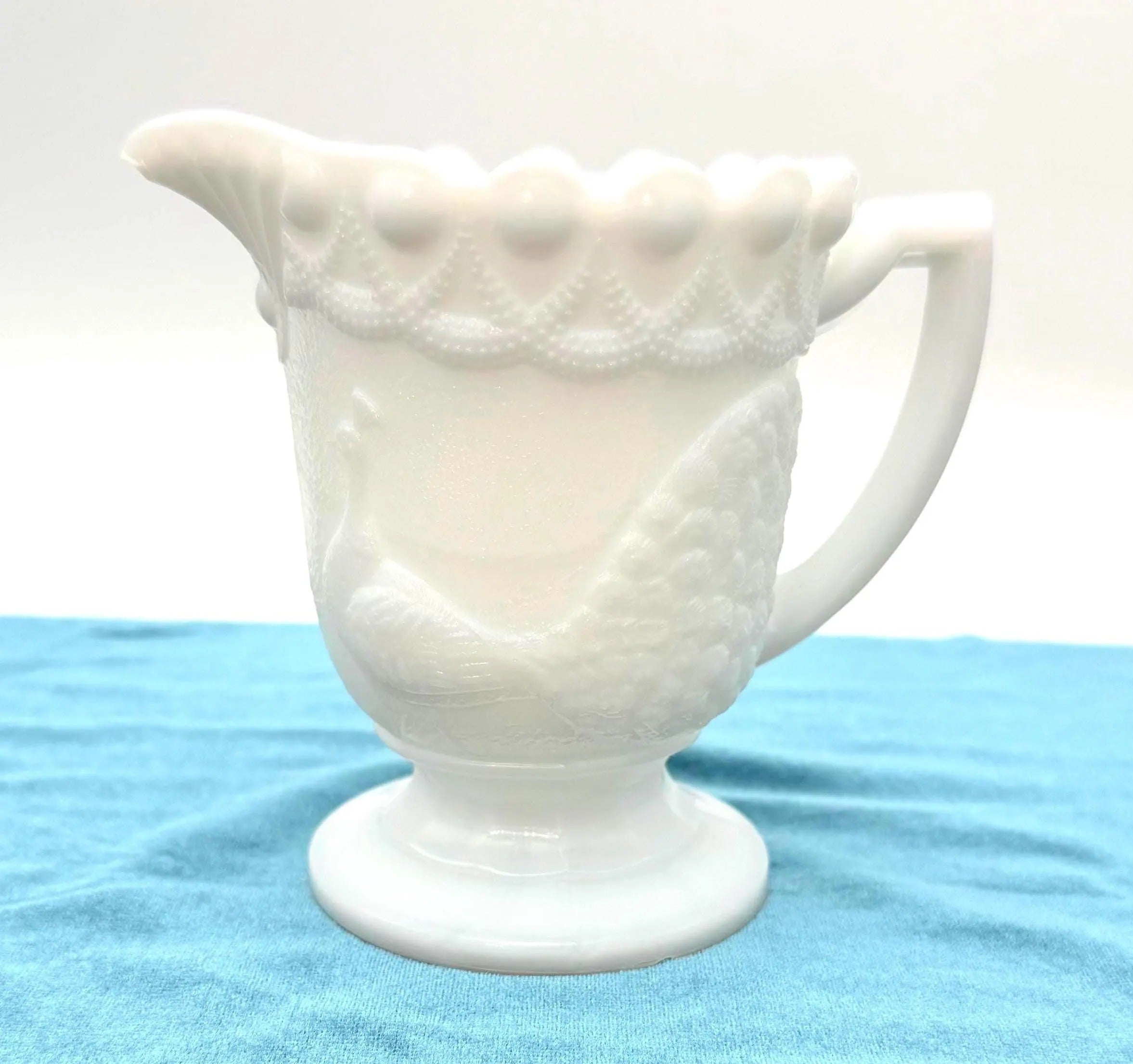 VINTAGE WESTMORELAND MILK GLASS PEACOCK CREAMER PEDESTAL PITCHER WITH SHELL SPOUT, MID CENTURY FIGURAL MILK GLASS TABLE DECOR